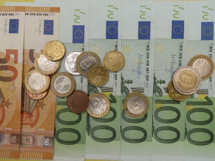 Dinero en efectivo Dinero en efectivo