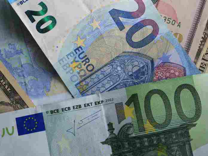 dinero en efectivo dinero en efectivo