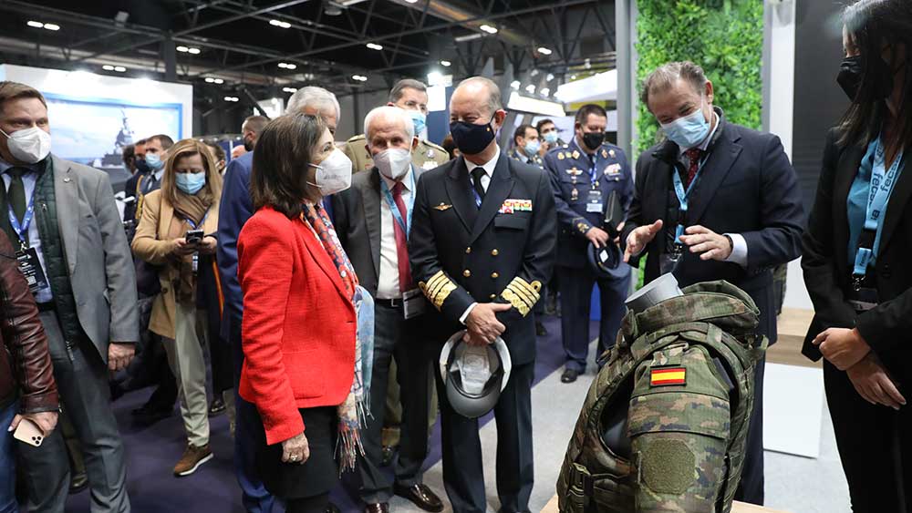 Margarita Robles en la inauguración de FEINDEF21