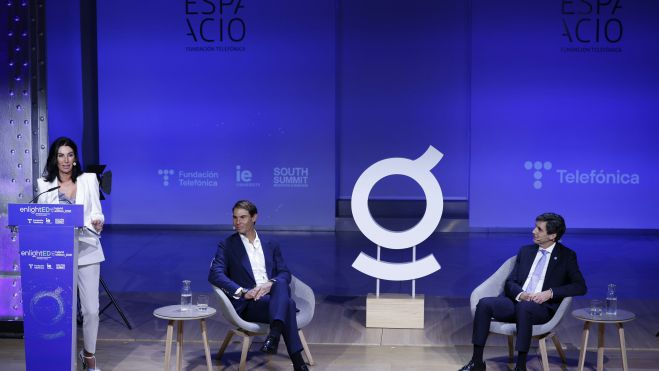 Eva Fernández, directora global de comunicación de Telefónica, el tenista Rafa Nadal y el presidente de Telefónica, José María Álvarez-Pallete, durante la feria "Enlighted 2021 Hybrid Edition" Eva Fernández, directora global de comunicación de Telefónica, el tenista Rafa Nadal y el presidente de Telefónica, José María Álvarez-Pallete, durante la feria "Enlighted 2021 Hybrid Edition"