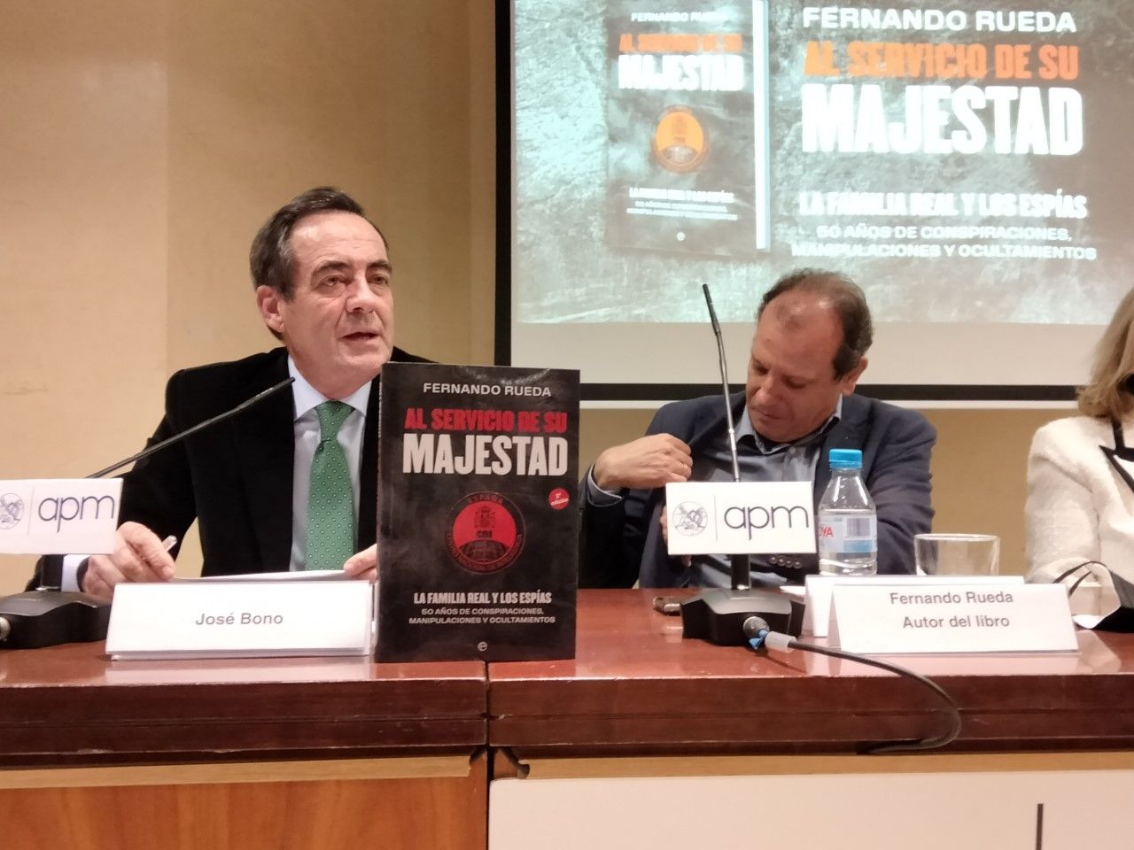 Imagen de la presentación del libro de Fernando Rueda.