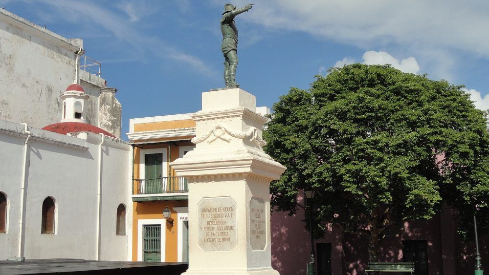Estatua de Ponce de León en Puerto Rico antes de ser derribada. Estatua de Ponce de León en Puerto Rico antes de ser derribada.