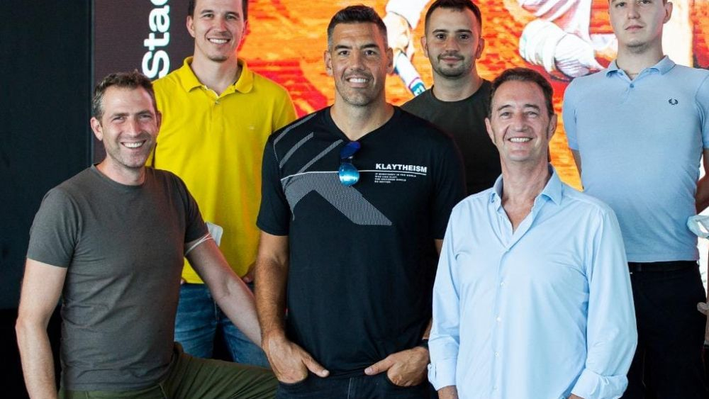 El equiipo fundador con Luis Scola en el centro de la imagen El equiipo fundador con Luis Scola en el centro de la imagen