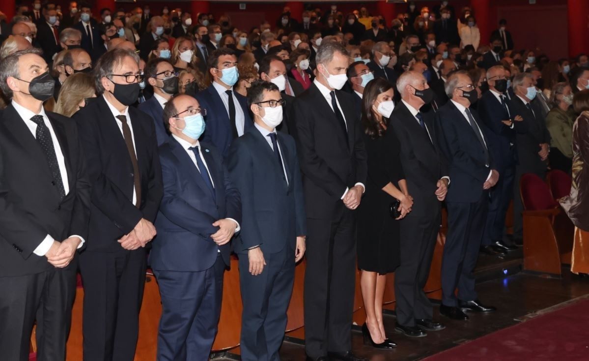 Los Reyes guardan un minuto de silencio en el Teatro Real por las víctimas del 'Villa de Pitanxo' Europa Press.