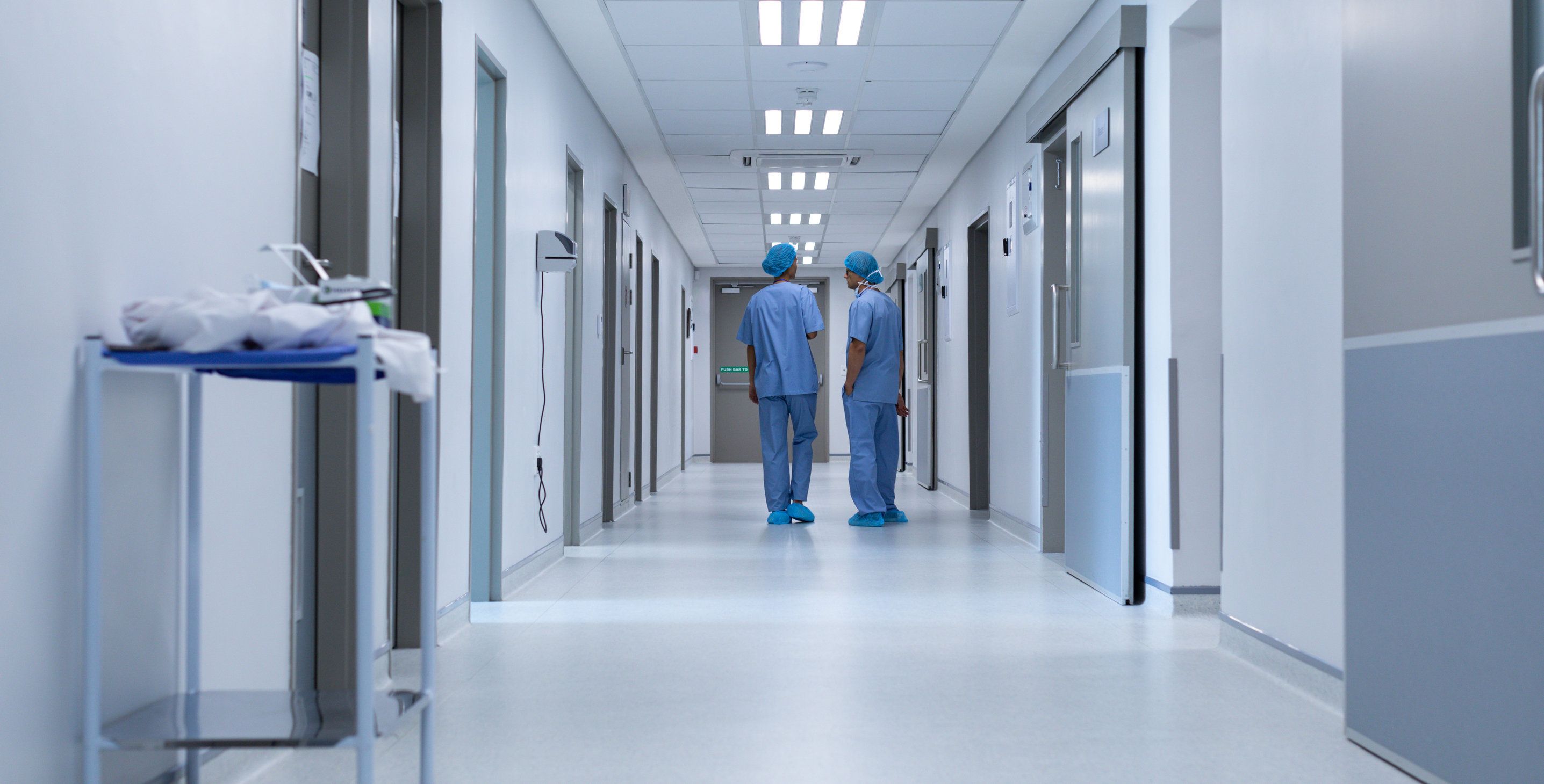 Pasillo de un hospital.