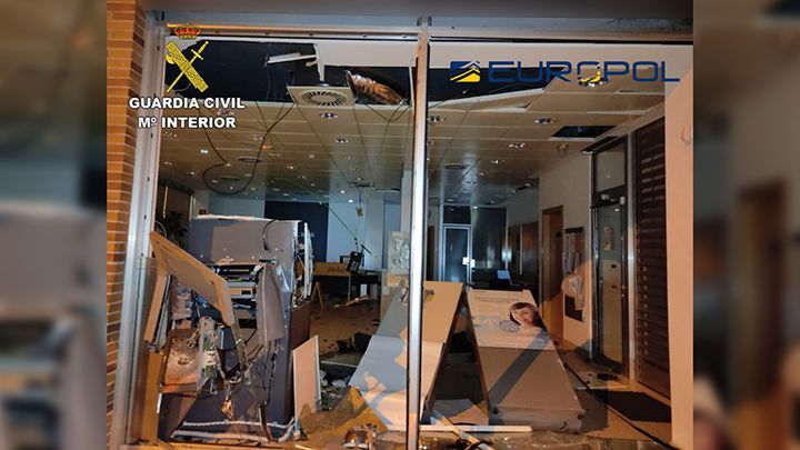 Imagen de la operación Berthelot, en la que se ha conseguido desarticular a la organización criminal más activa de Europa dedicada al robo de cajeros automáticos utilizando artefactos explosivos (Foto: Guardia Civil) Imagen de la operación Berthelot, en la que se ha conseguido desarticular a la organización criminal más activa de Europa dedicada al robo de cajeros automáticos utilizando artefactos explosivos (Foto: Guardia Civil)