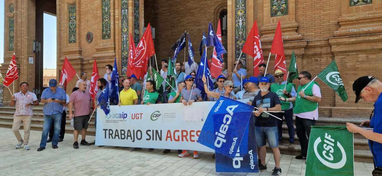 Concentración de los funcionarios de prisiones en Sevilla