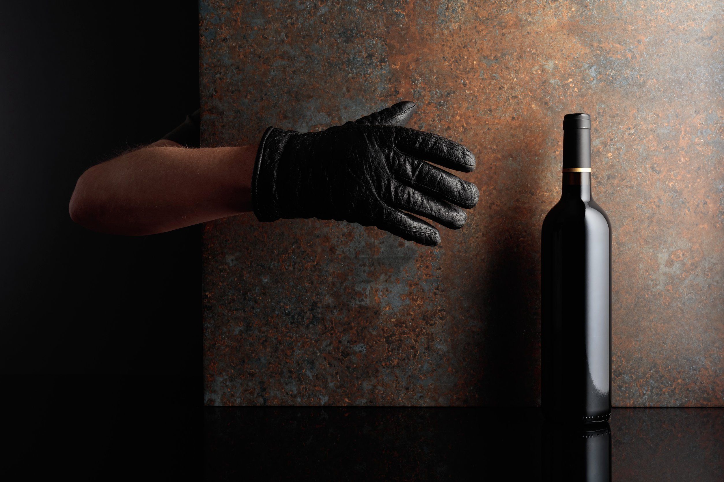 Una de las botellas sustraídas es un ejemplar único valorada en 310.000 euros.