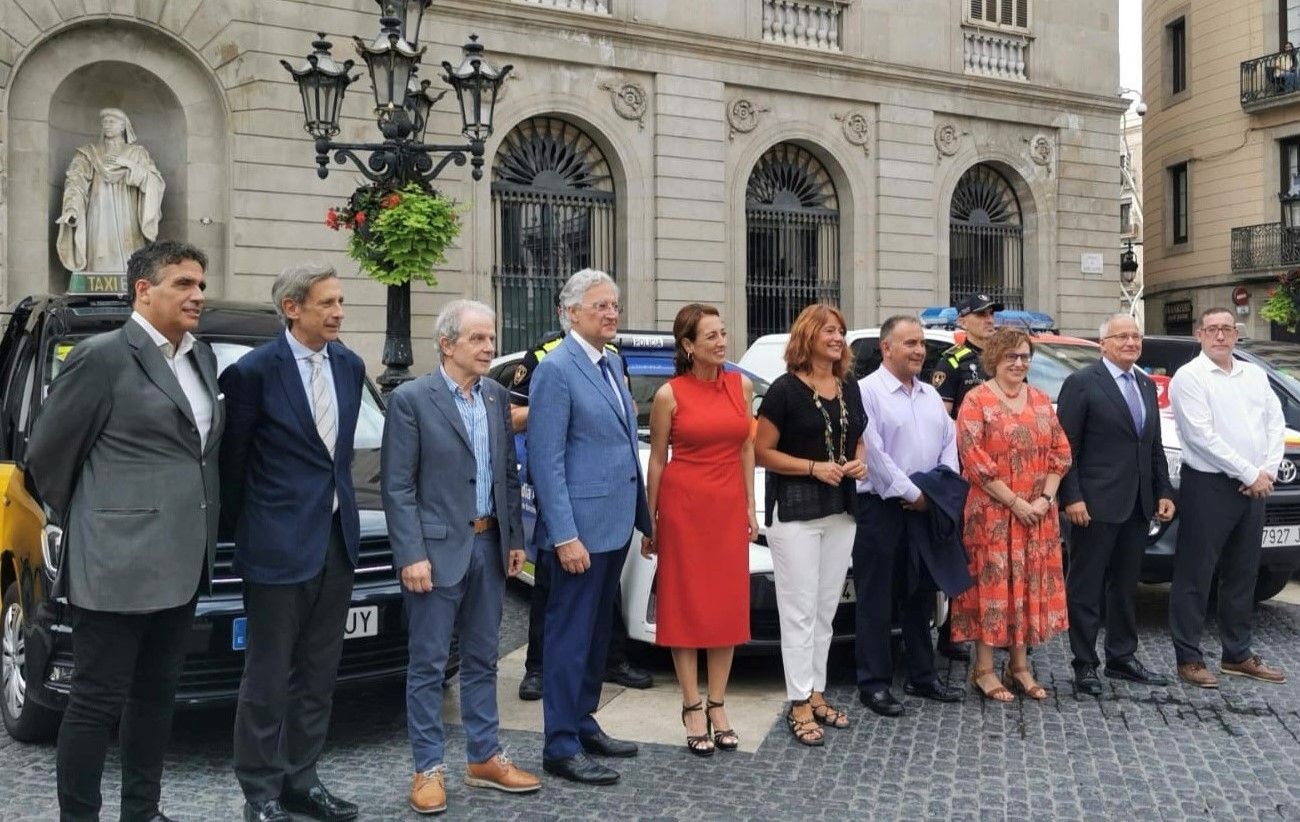 Presentación del proyecto 'Taxi Cardioprotegido' en el Ayuntamiento de Barcelona 