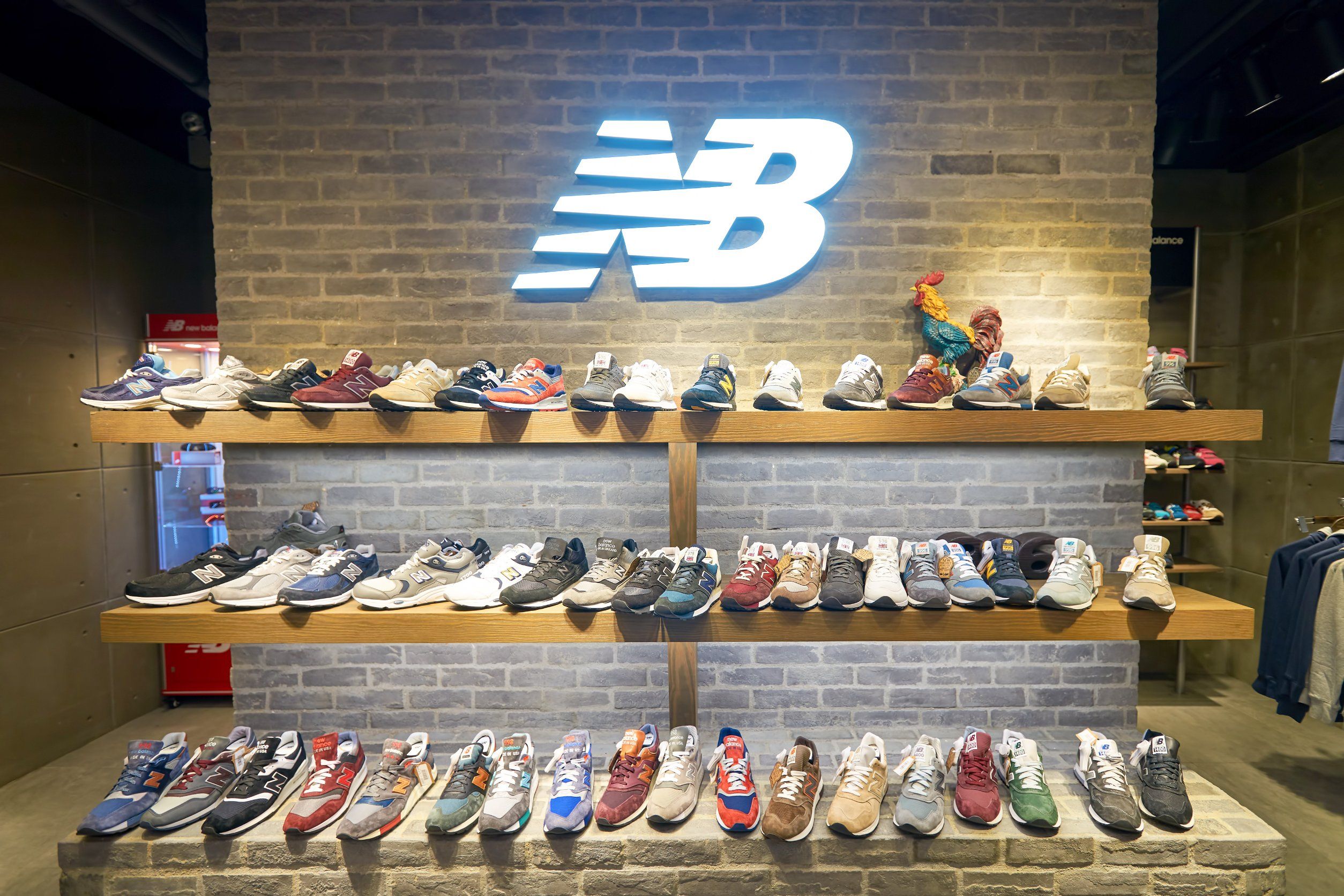 Transparentemente Cartero buscar New Balance volverá a abrir sus tiendas en Las Rozas Village de Madrid y La  Roca Village de Barcelona