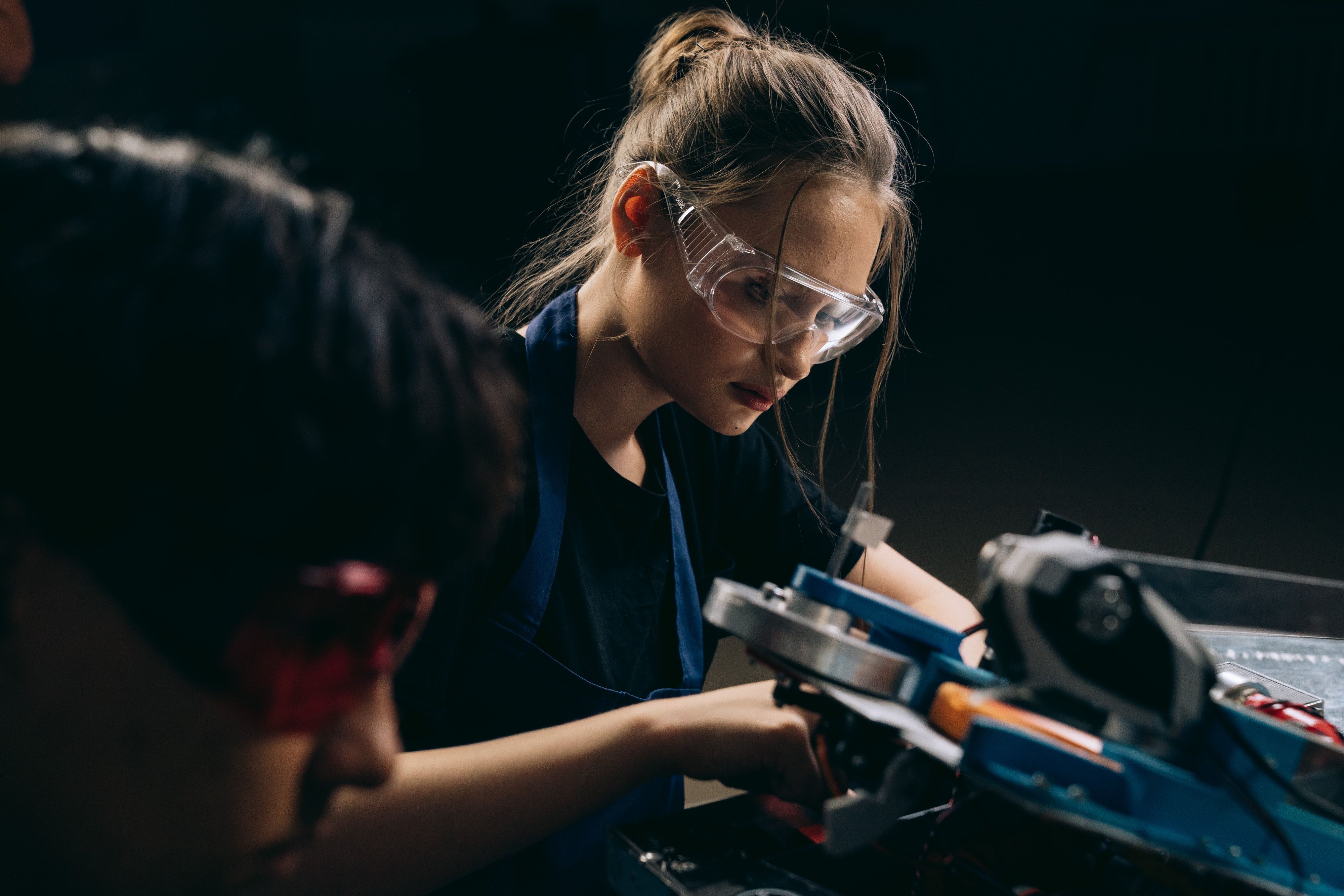 El modelo híbrido, que combina lo presencial y el teletrabajo, incrementa la productividad un 39% según IDG Research. Foto de Mikhail Nilov para Pexels El modelo híbrido, que combina lo presencial y el teletrabajo, incrementa la productividad un 39% según IDG Research. Foto de Mikhail Nilov para Pexels