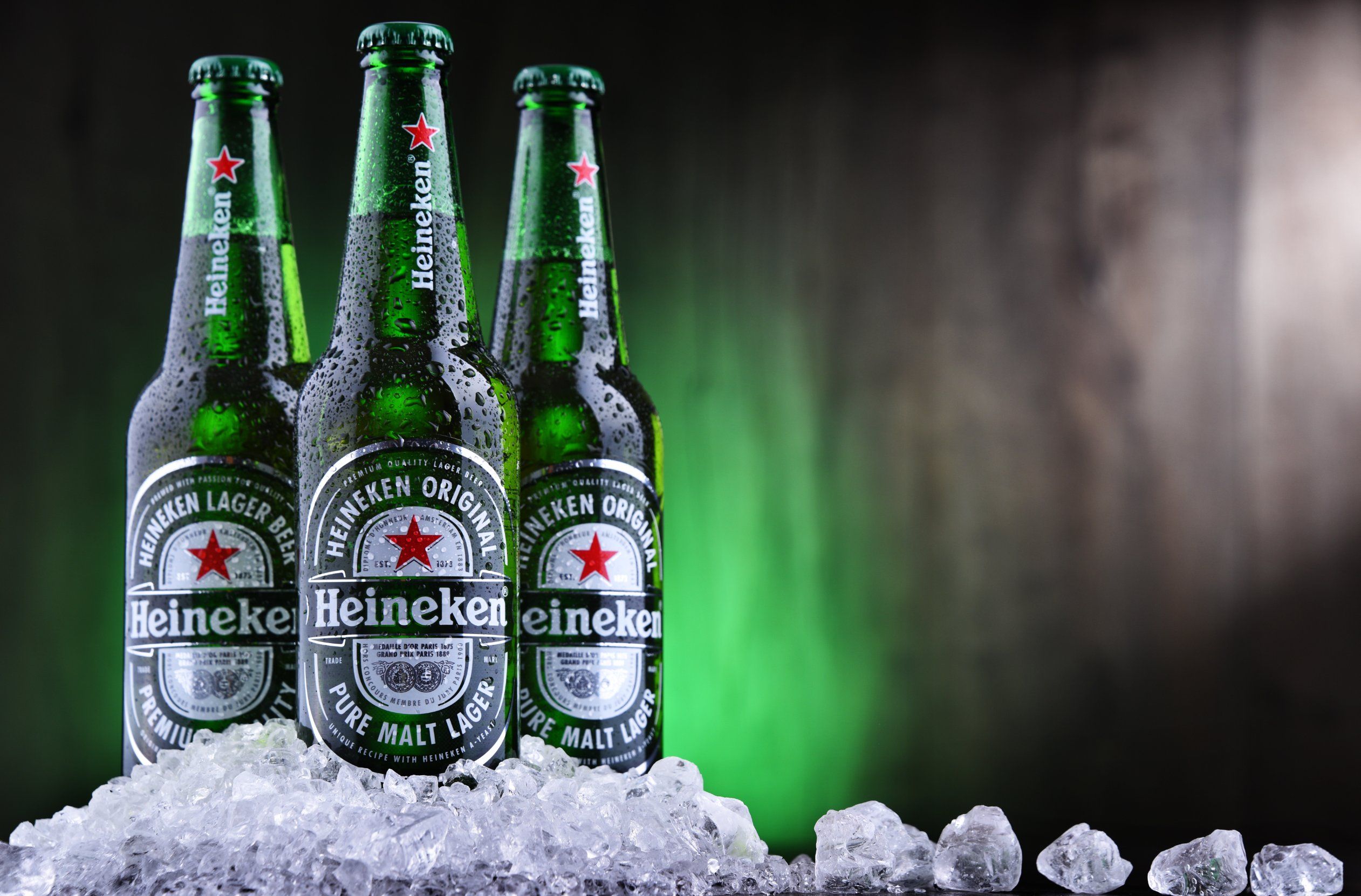 Botellas de cerveza Heineken