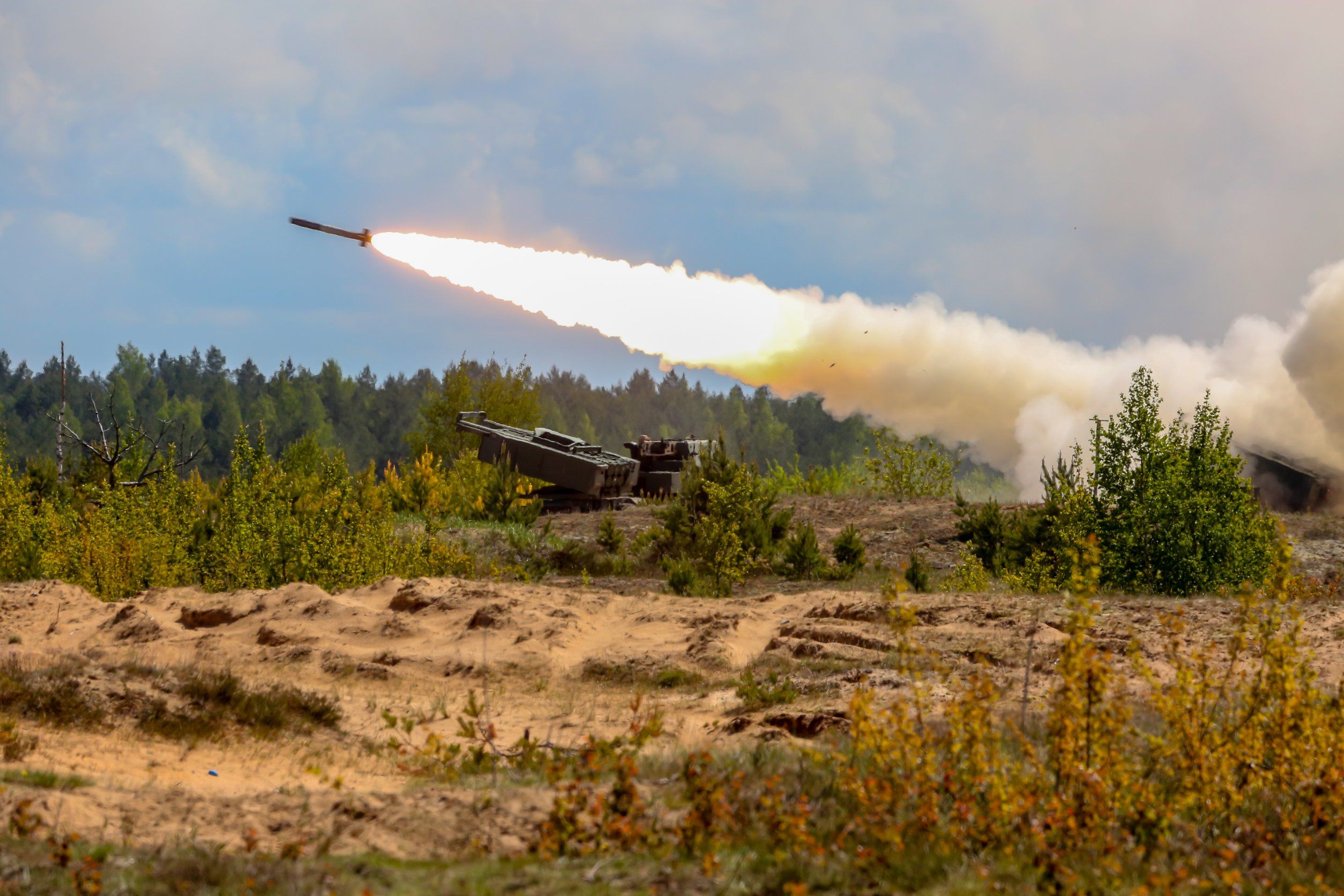 Lanzacohetes con HIMARS. Lanzacohetes con HIMARS.