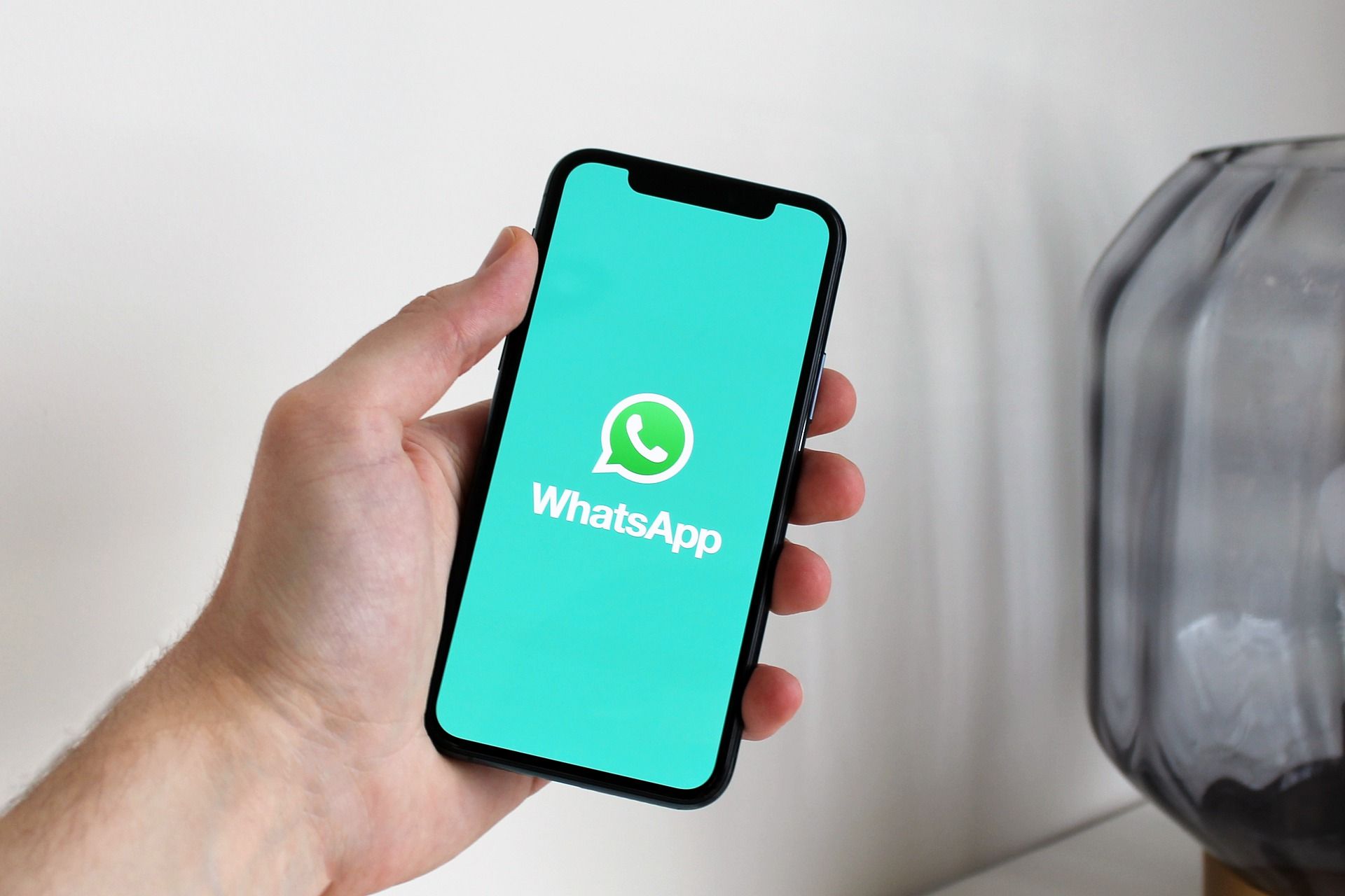 Piensa dos veces antes de enviar dinero a un contacto de WhatsApp