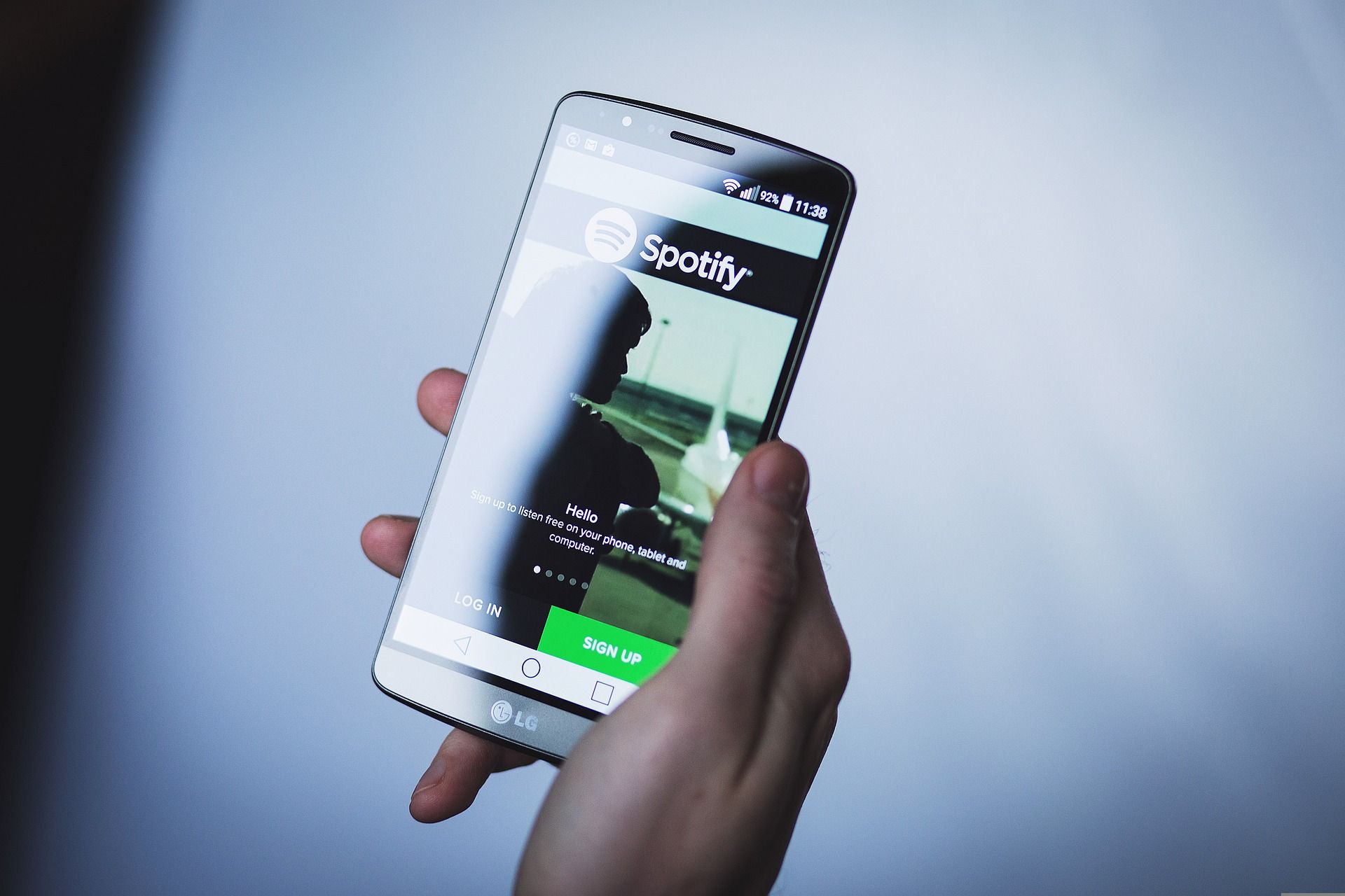 La compra de Kinzen por parte de Spotify ayudará a la compañía sueca a detectar contenidos dañinos en su plataforma. Imagen de StockSnap en Pixabay La compra de Kinzen por parte de Spotify ayudará a la compañía sueca a detectar contenidos dañinos en su plataforma. Imagen de StockSnap en Pixabay