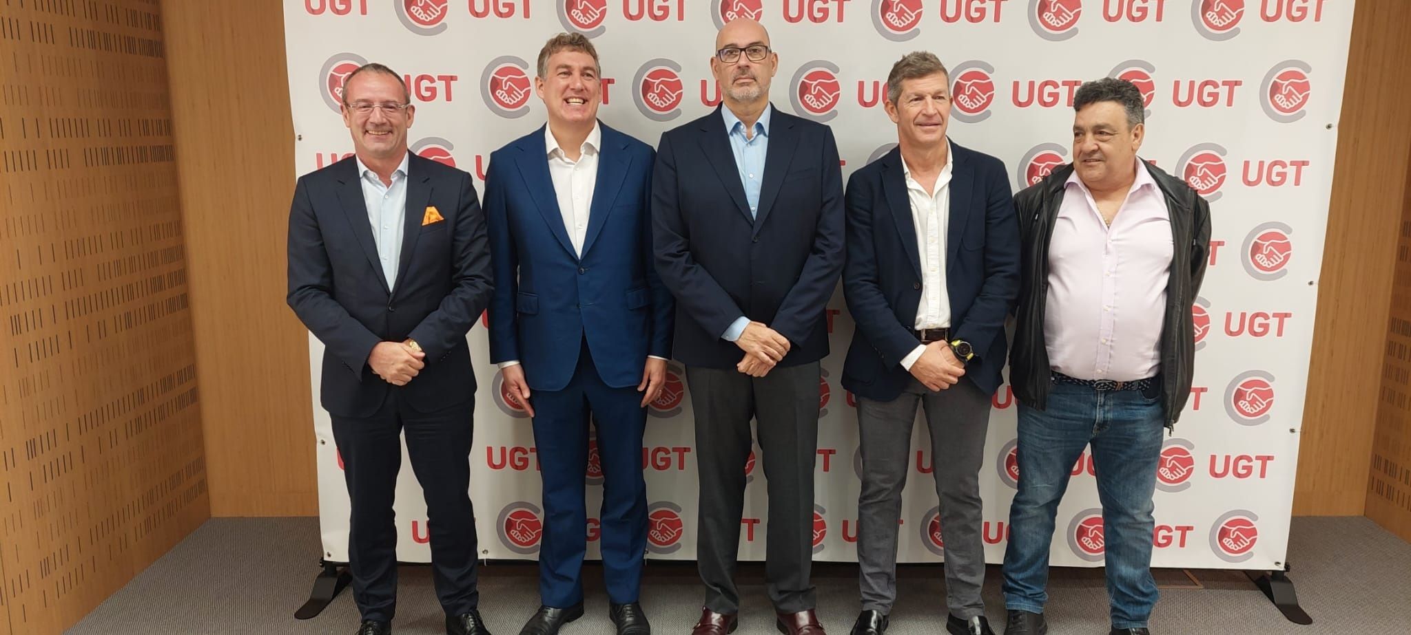 El consejero delegado de Orange España, Jean François Fallacher, su homólogo en Vodafone España, Colman Deegan, el presidente de Telefónica España, Emilio Gayo, el secretario general de UGT Comunicaciones, Alfredo Mesa, y el SG de FeSMC-UGT El consejero delegado de Orange España, Jean François Fallacher, su homólogo en Vodafone España, Colman Deegan, el presidente de Telefónica España, Emilio Gayo, el secretario general de UGT Comunicaciones, Alfredo Mesa, y el SG de FeSMC-UGT