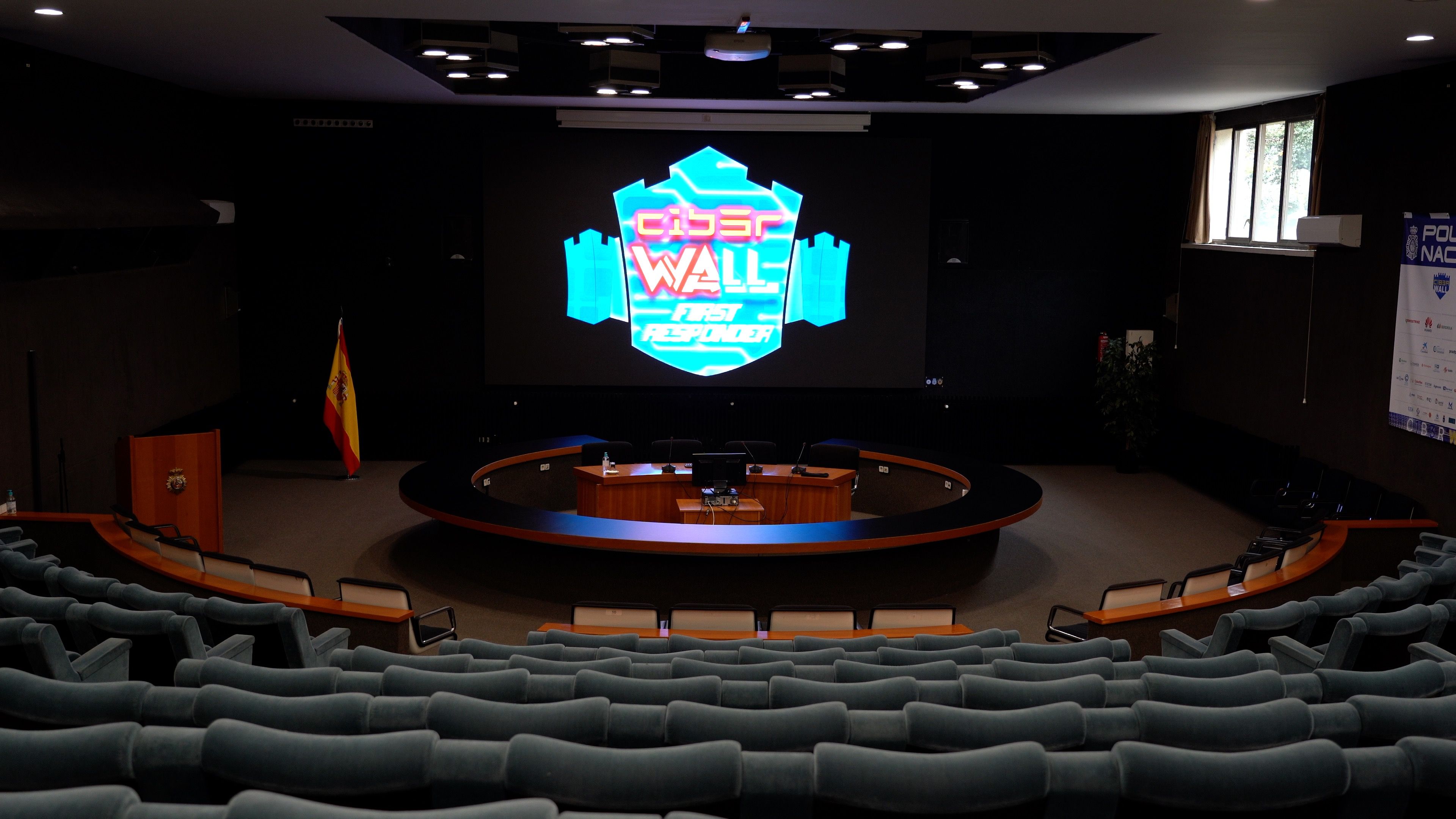 C1b3rwall, iniciativa de formación de ciberseguridad de la Policía Nacional.