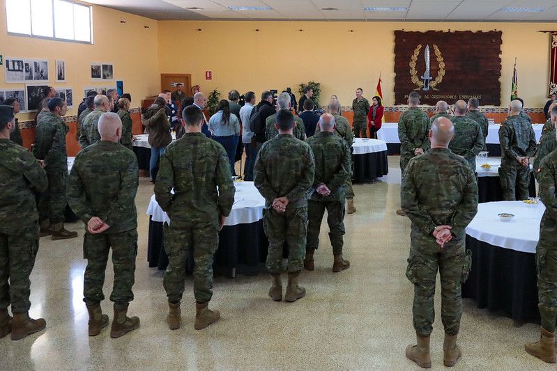 Encuentro de Robles con el personal del MOE.