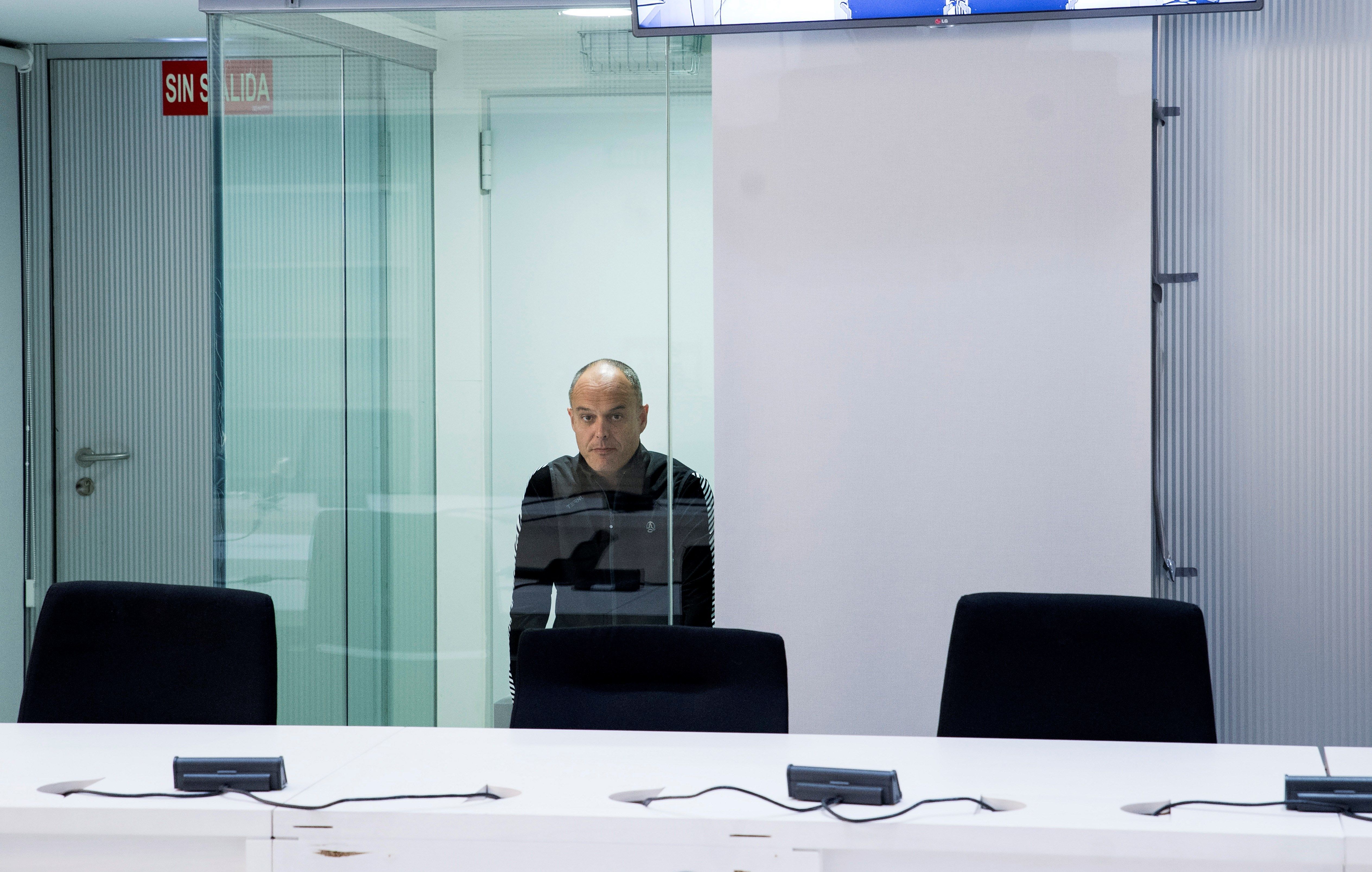 El exjefe etarra Mikel Kabikoitz Carrera Sarobe, en la Audiencia Nacional por coordinar el traslado desde Francia de una furgoneta interceptada El exjefe etarra Mikel Kabikoitz Carrera Sarobe, en la Audiencia Nacional por coordinar el traslado desde Francia de una furgoneta interceptada