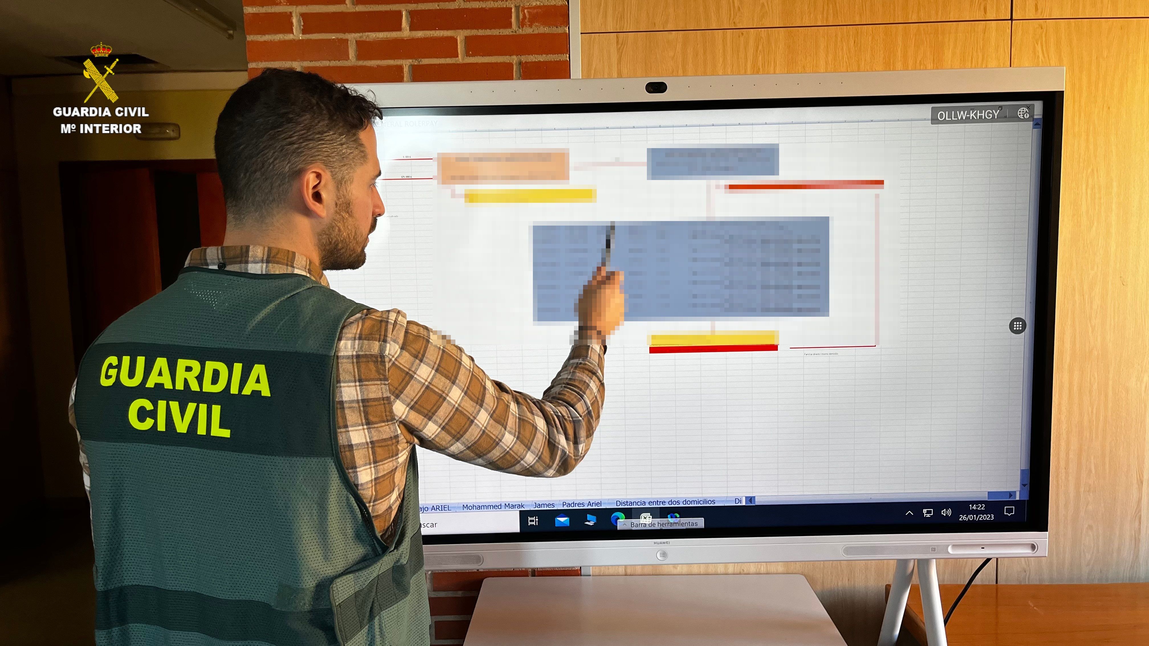 La Guardia Civil ha identificado a cinco personas como presuntos autores de una estafa romántica de 30.000 euros a una mujer valenciana (Foto: Guardia Civil)