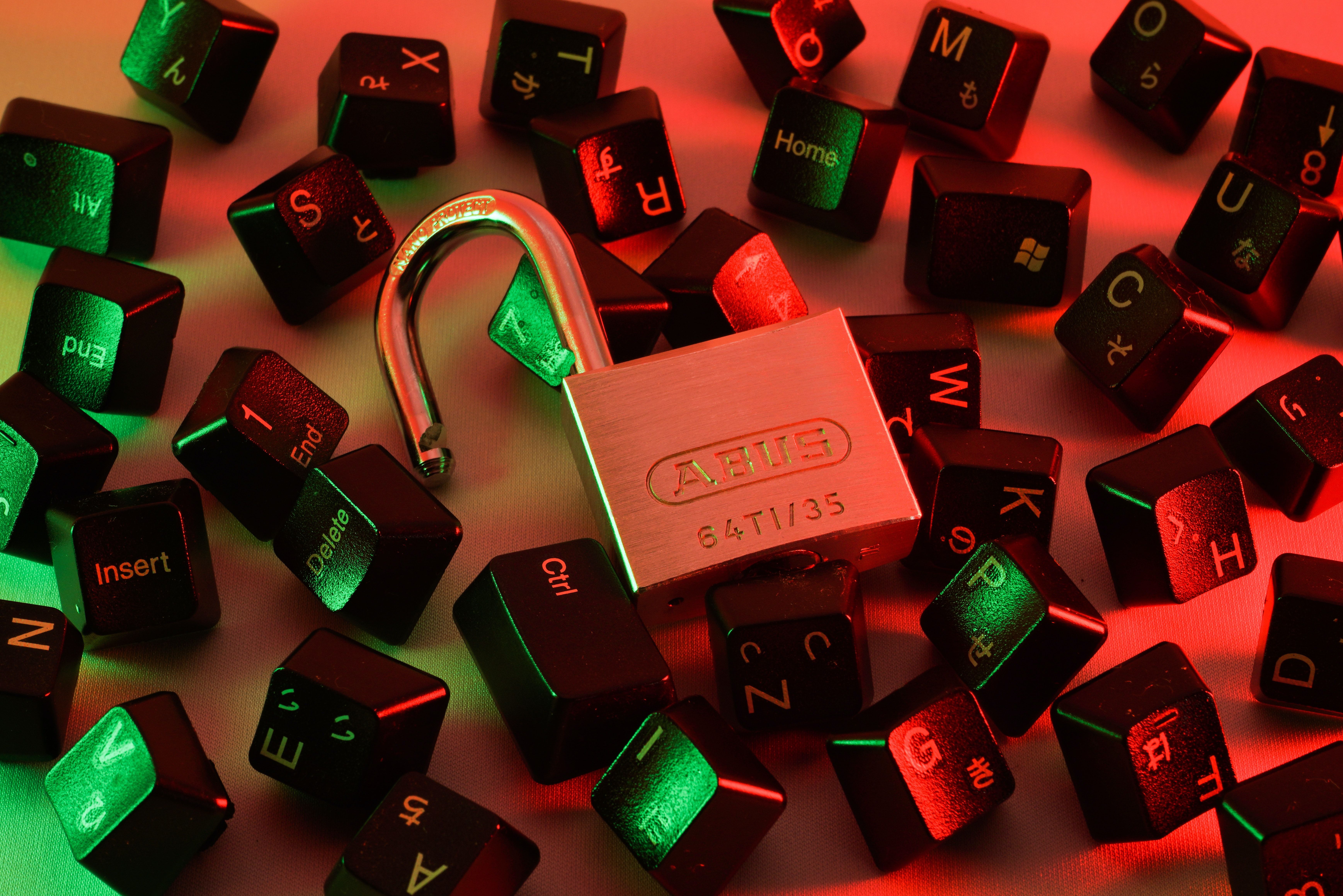 Proofpoint ha detectado una campaña que explota la verificación de editor de Microsoft para acceder a entornos cloud empresariales (Foto de FLY:D en Unsplash) Proofpoint ha detectado una campaña que explota la verificación de editor de Microsoft para acceder a entornos cloud empresariales (Foto de FLY:D en Unsplash)