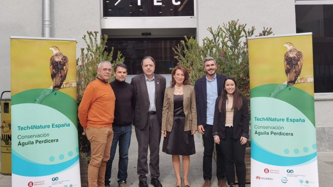 Representantes de la UICN, Huawei, de la Diputación de Barcelona y del Parque Natural de Sant Llorenç del Munt i l'Obac en el MNACTEC Representantes de la UICN, Huawei, de la Diputación de Barcelona y del Parque Natural de Sant Llorenç del Munt i l'Obac en el MNACTEC