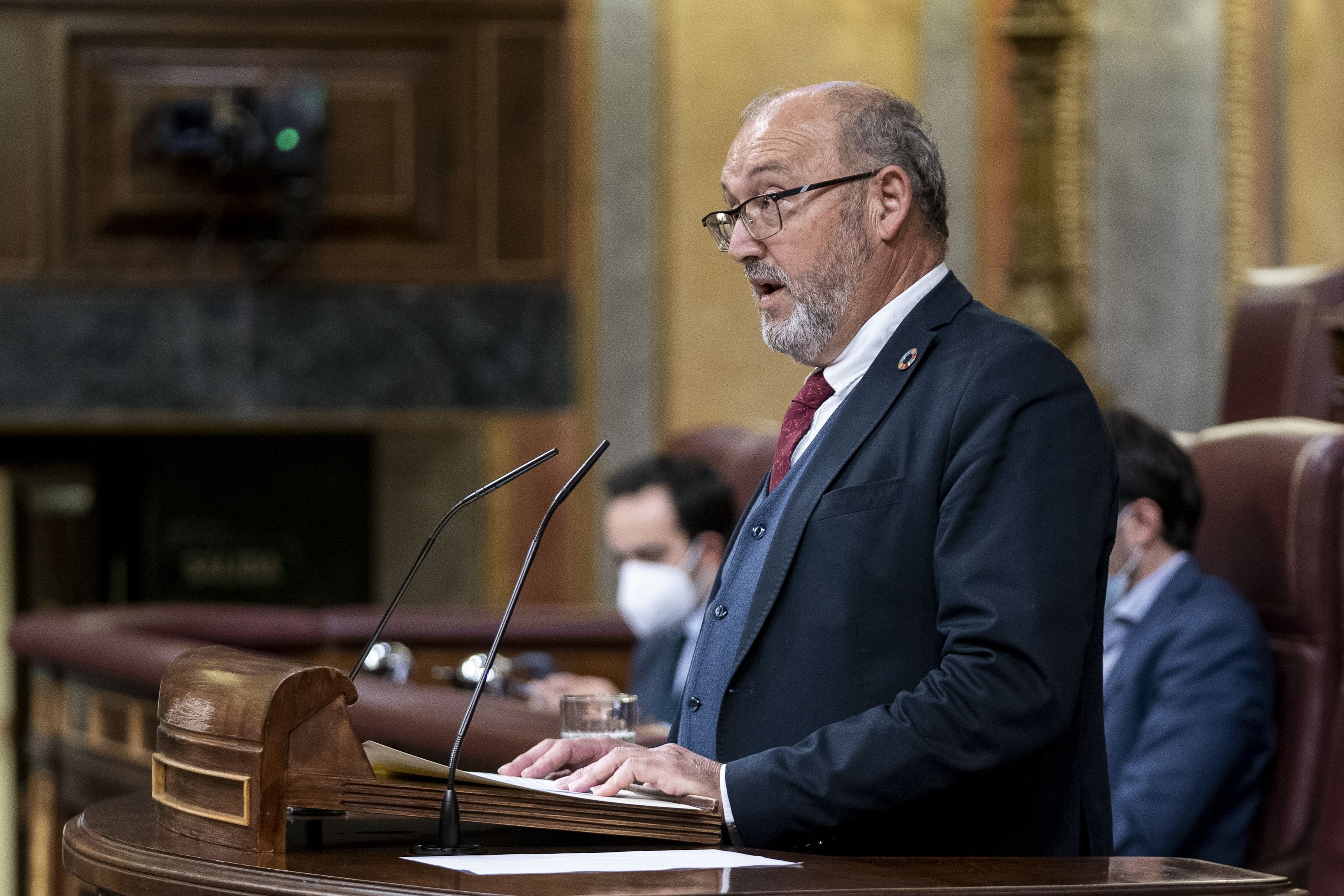 El diputado del PSOE Juan Bernardo Fuentes en sesión plenaria. Foto: europapress.