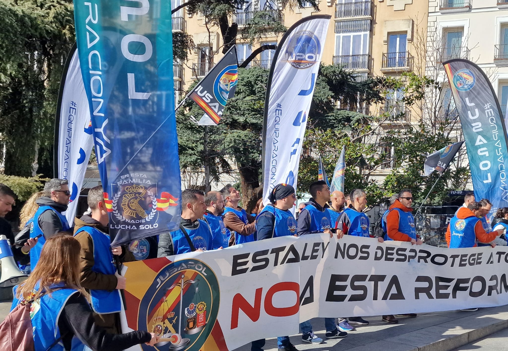 Manifestación de policías y guardias civiles contra la reforma de la Ley de Seguridad Ciudadana.