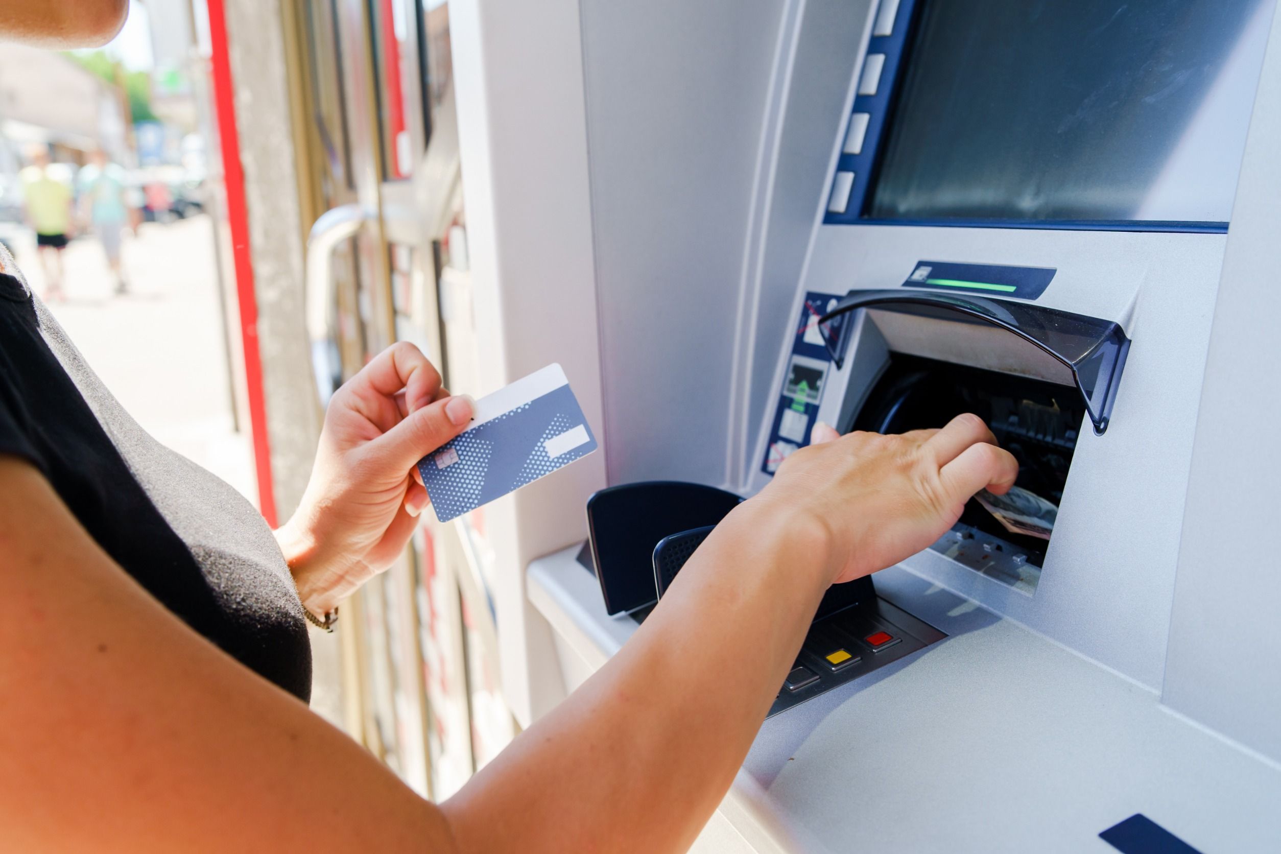 Los estafadores actúan con un reparto de roles en las estafas contactless.
