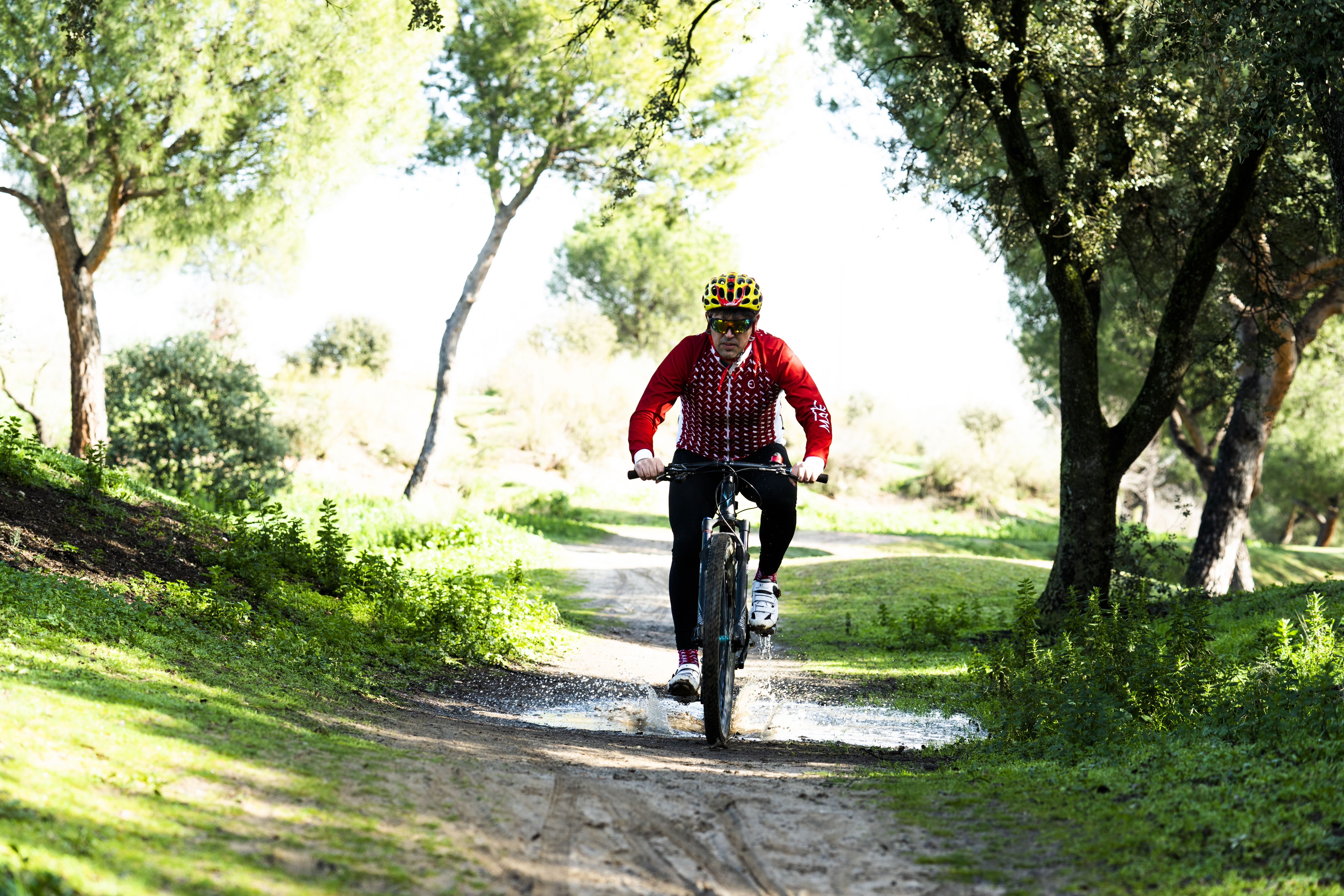 Hombre en bicicleta