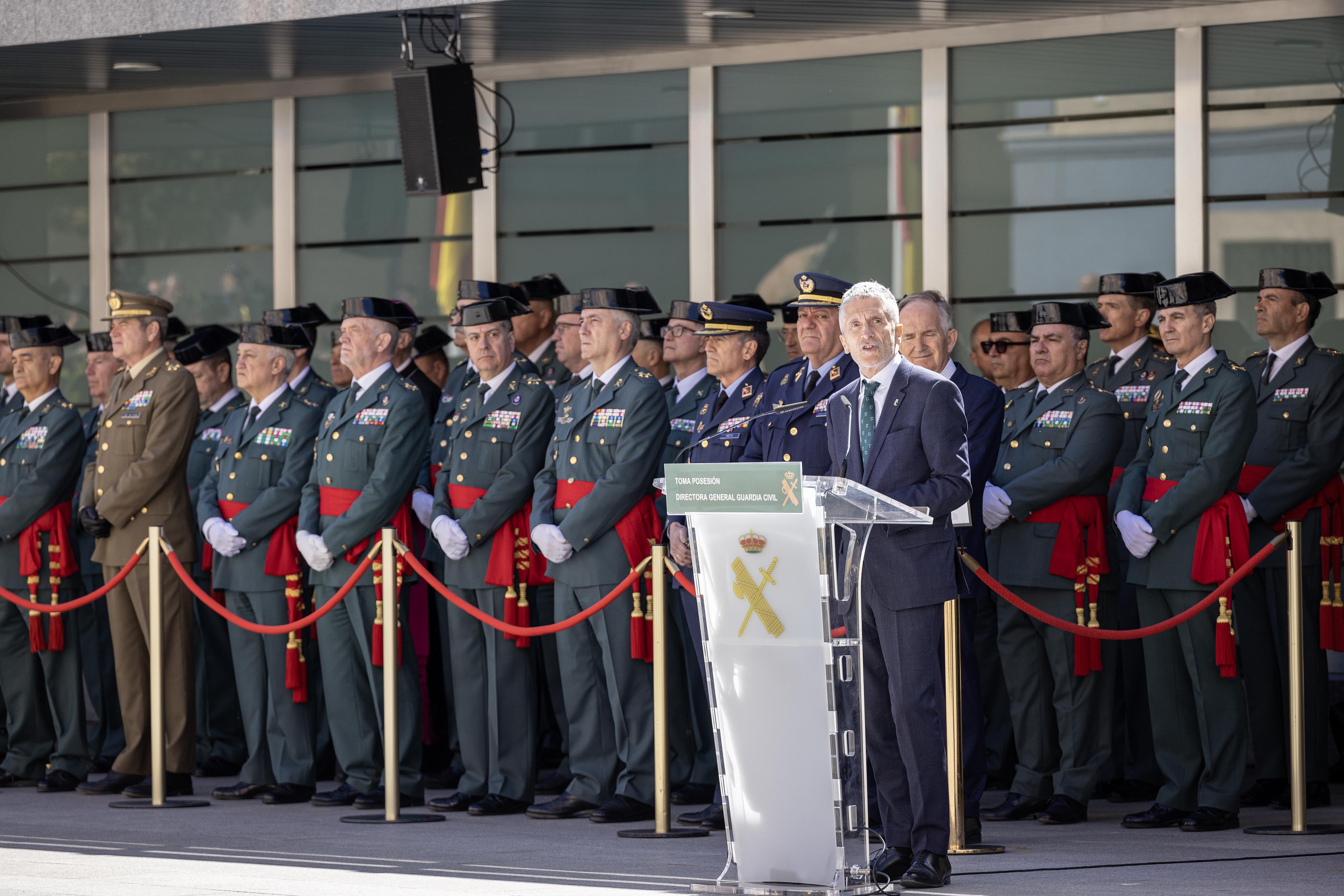 El ministro del Interior, Fernando Grande–Marlaska, durante su discurso en la toma de posesión de Mercedes González como nueva directora general de la Guardia Civil (Foto: Guardia Civil)