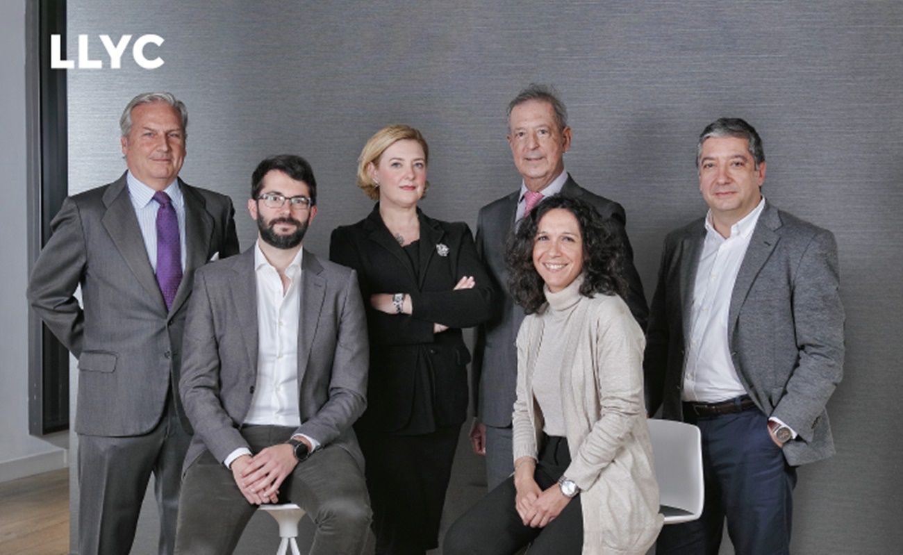 Equipo de especialistas de la nueva oficina de Seguridad, Defensa y Aeroespacio de la consultora española LLYC Equipo de especialistas de la nueva oficina de Seguridad, Defensa y Aeroespacio de la consultora española LLYC
