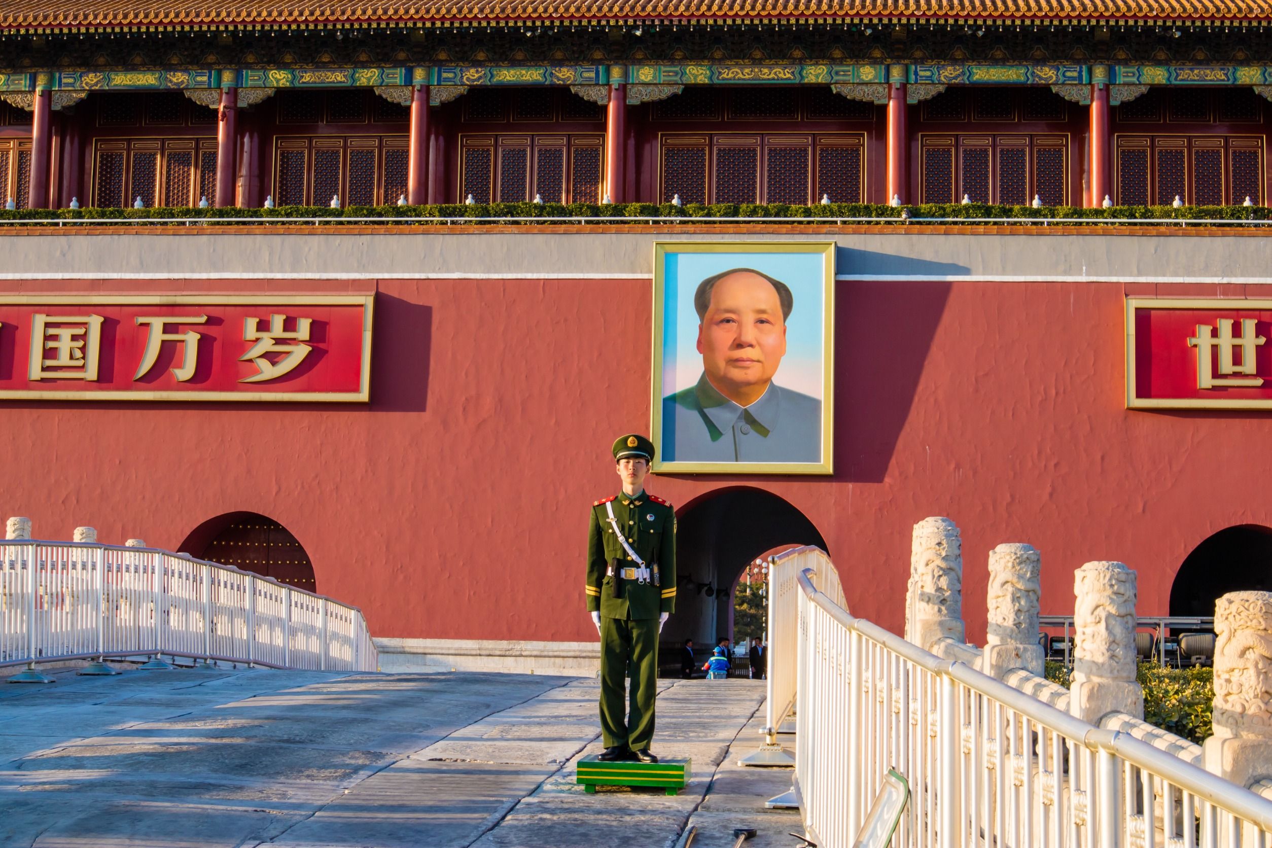 Puerta principal de la ciudad prohibida, Beijing (China), con la imagen de Mao Zedong.