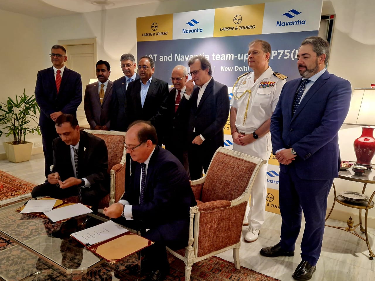 Imagen de la firma entre Navantia y Larsen & Toubro.