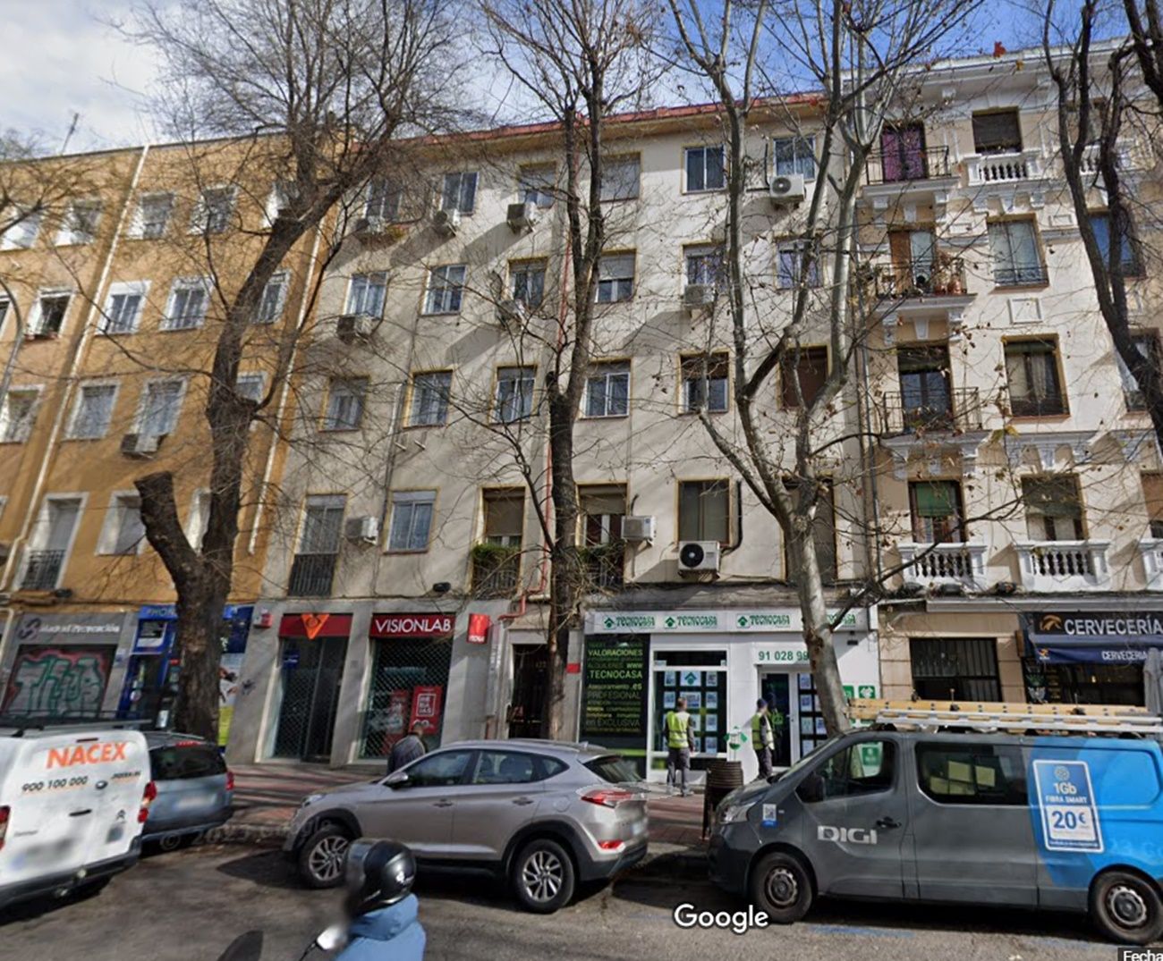 Edificio del Paseo de las Delicias de Madrid número 125, donde ha fallecido un joven de 24 años al caerse mientras trepaba para entrar a su casa tras olvidarse las llaves