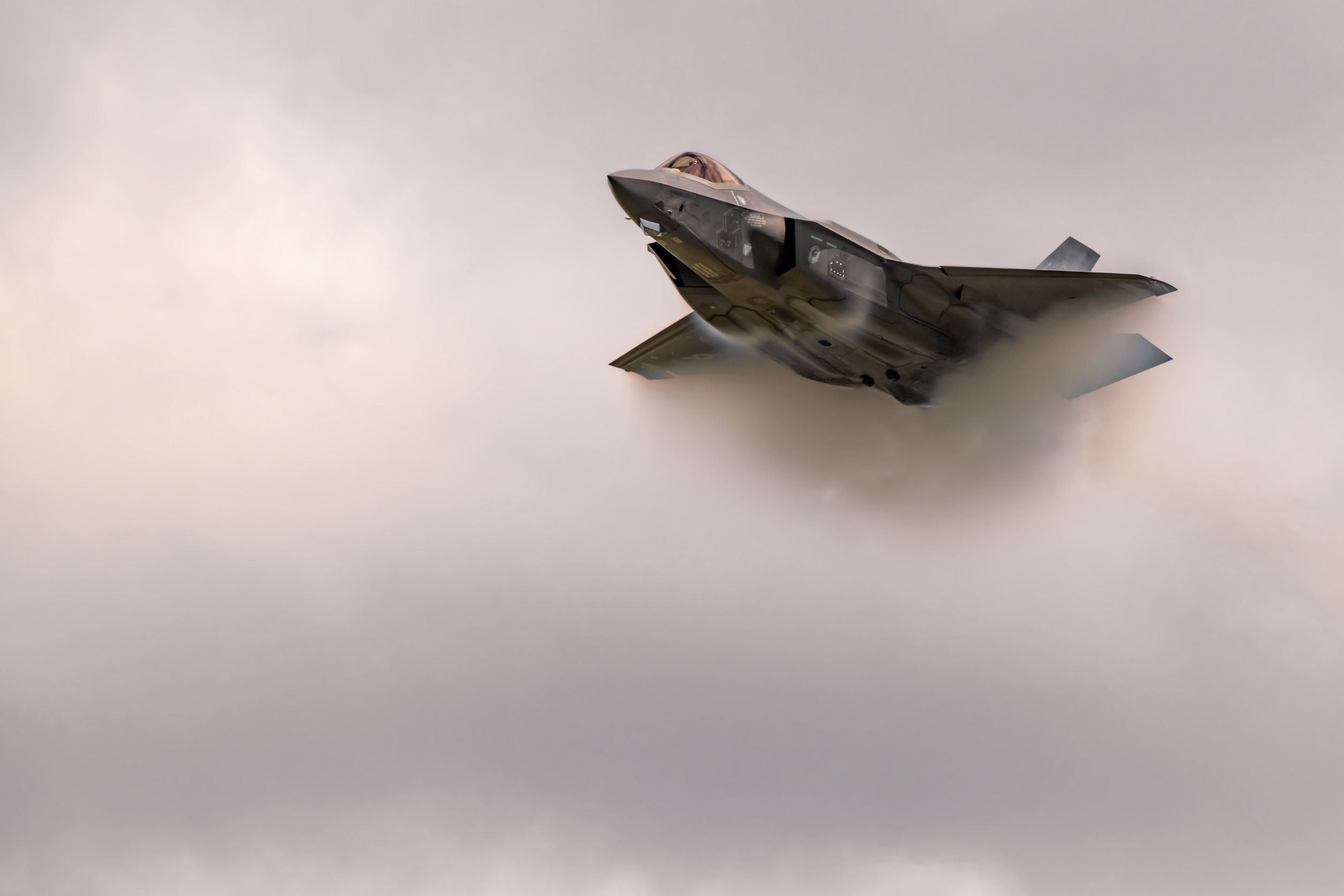Lockheed Martin F35 lightning II despegando. Lockheed Martin F35 lightning II despegando.