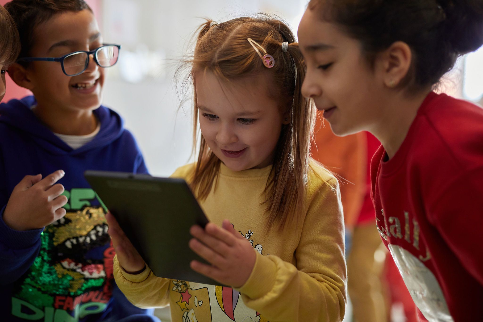 Alumnos del Centro Escolar Nuestra Señora del Remolino de El Molar (Madrid) durante el programa educativo 'Digicraft en tu cole' de la Fundación Vodafone España (Foto: Vodafone España)