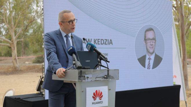 El vicepresidente de Huawei en Europa, Radoslaw Kedzia, durante el acto de presentación del dron de detección de incendios que opera con IA y 5G (Foto: Huawei)