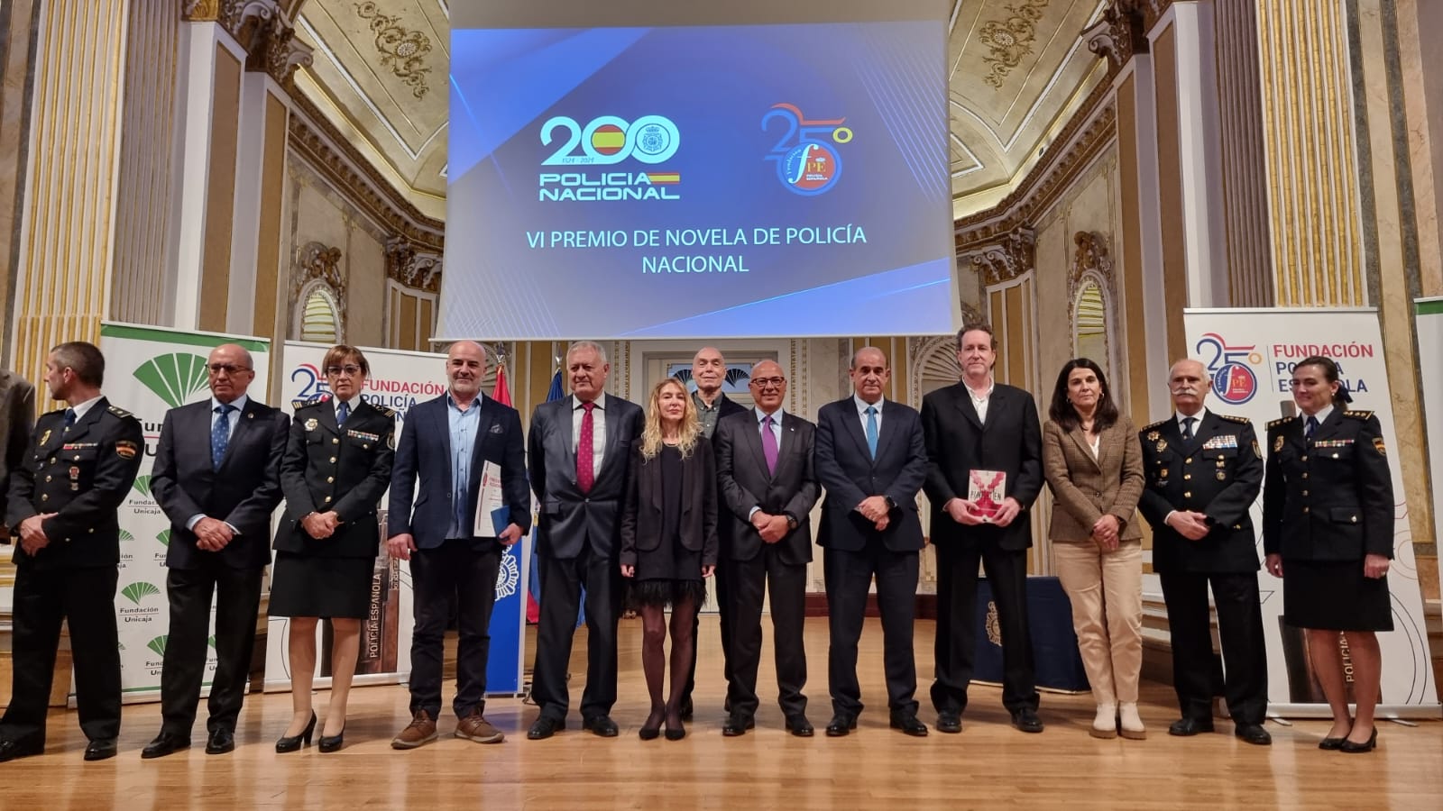 Imagen de la entrega del premio. Imagen de la entrega del premio.