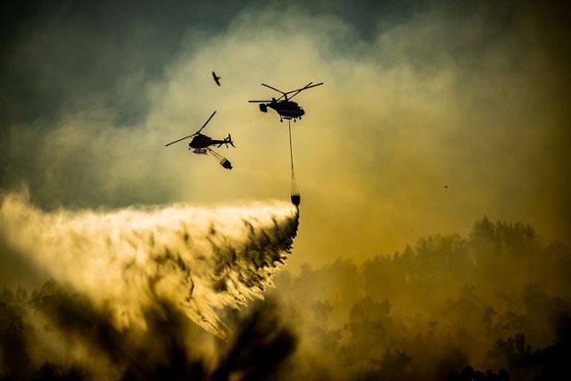 Foto de la española Luisa Lynch Harris, tercer premio en la categoría de Clima. Incendio en Tenerife