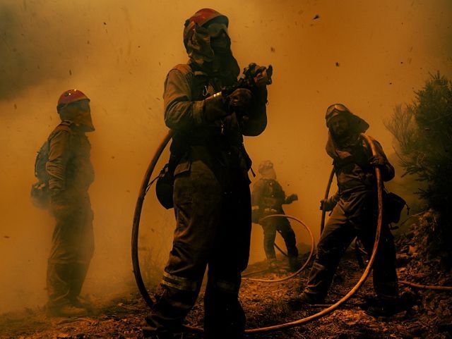 Foto de la española Adra Pallón. Mención especial categoría Clima. Incendio en Galicia.