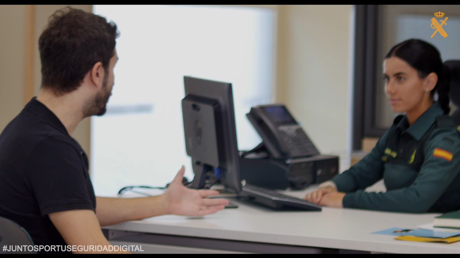 Imagen de la campaña de ciberdelitos de la Guardia Civil y Telefónica. Imagen de la campaña de ciberdelitos de la Guardia Civil y Telefónica.