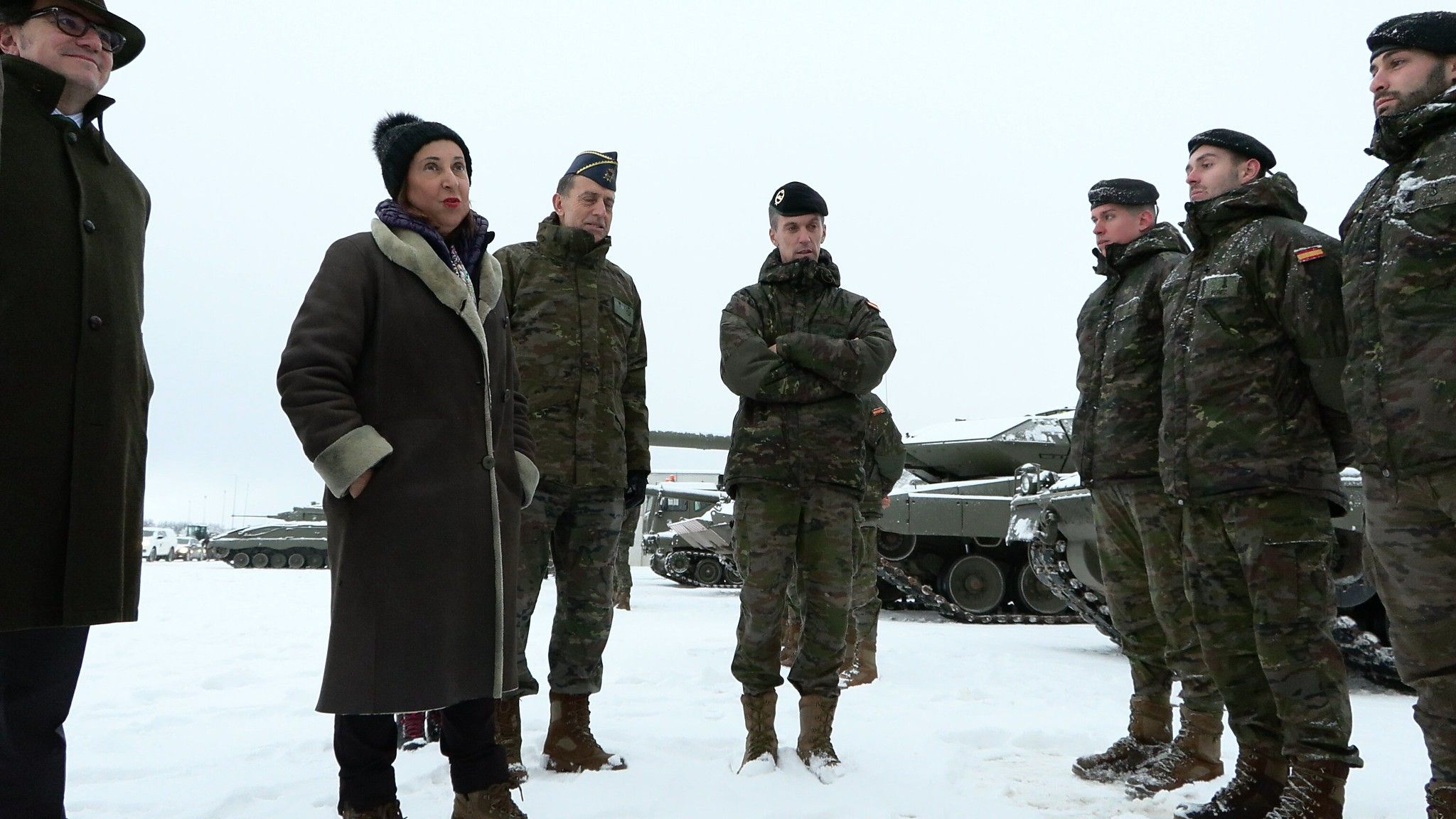 Visita de la ministra de Defensa, Margarita Robles, a las tropas españolas desplegadas en la base militar de Adazi (Letonia) (Foto: Ministerio de Defensa)