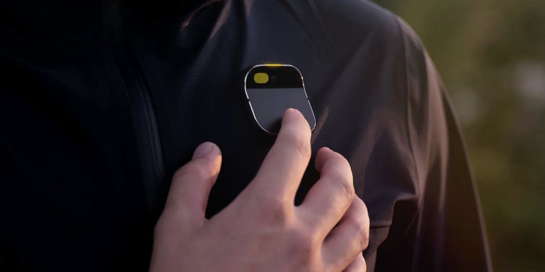 AI Pin es diminuto y se lleva en la ropa (Imagen Humane)