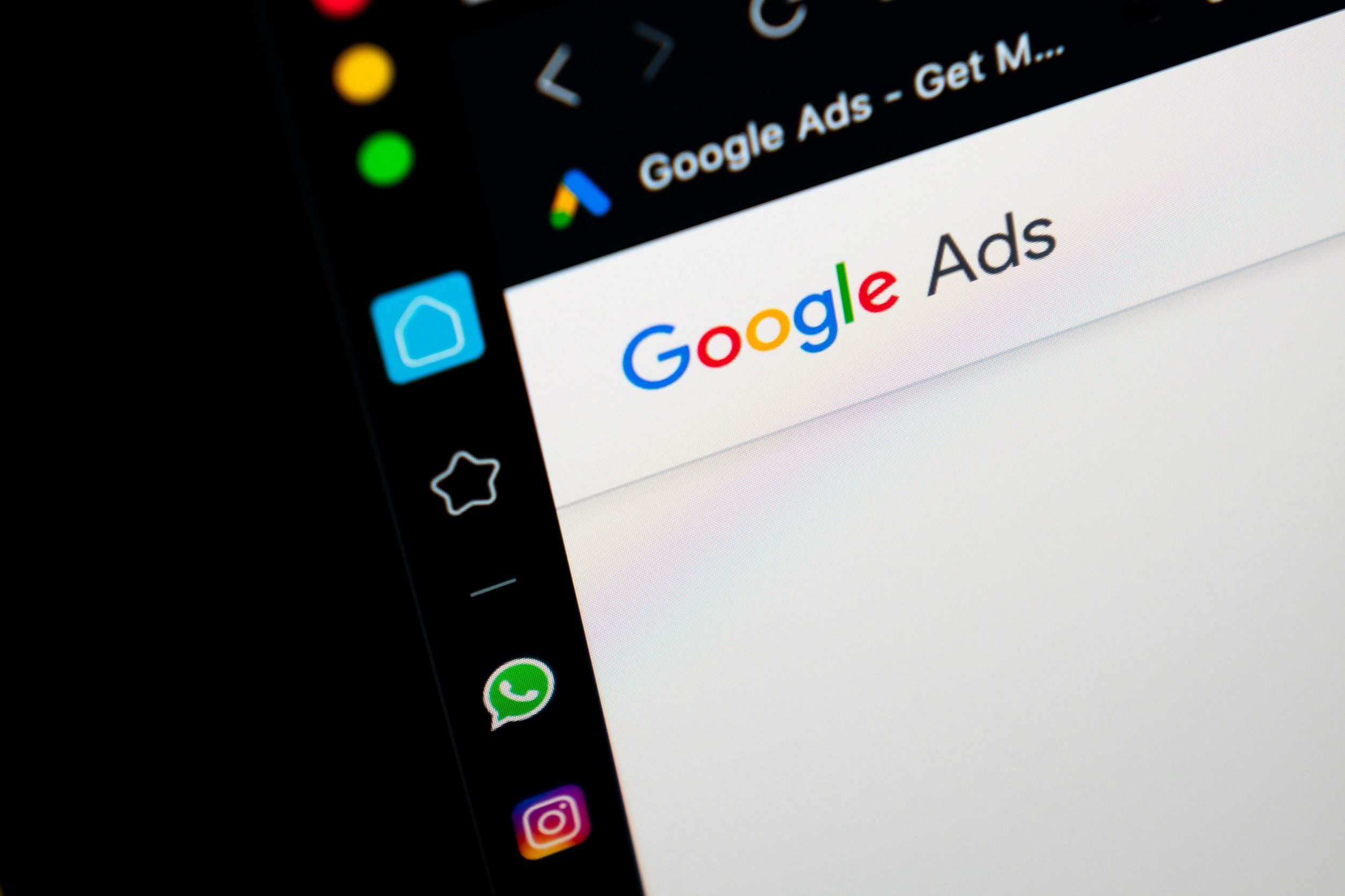 Los delincuentes lograron eludir las medidas de seguridad de Google y publicaron anuncios maliciosos.