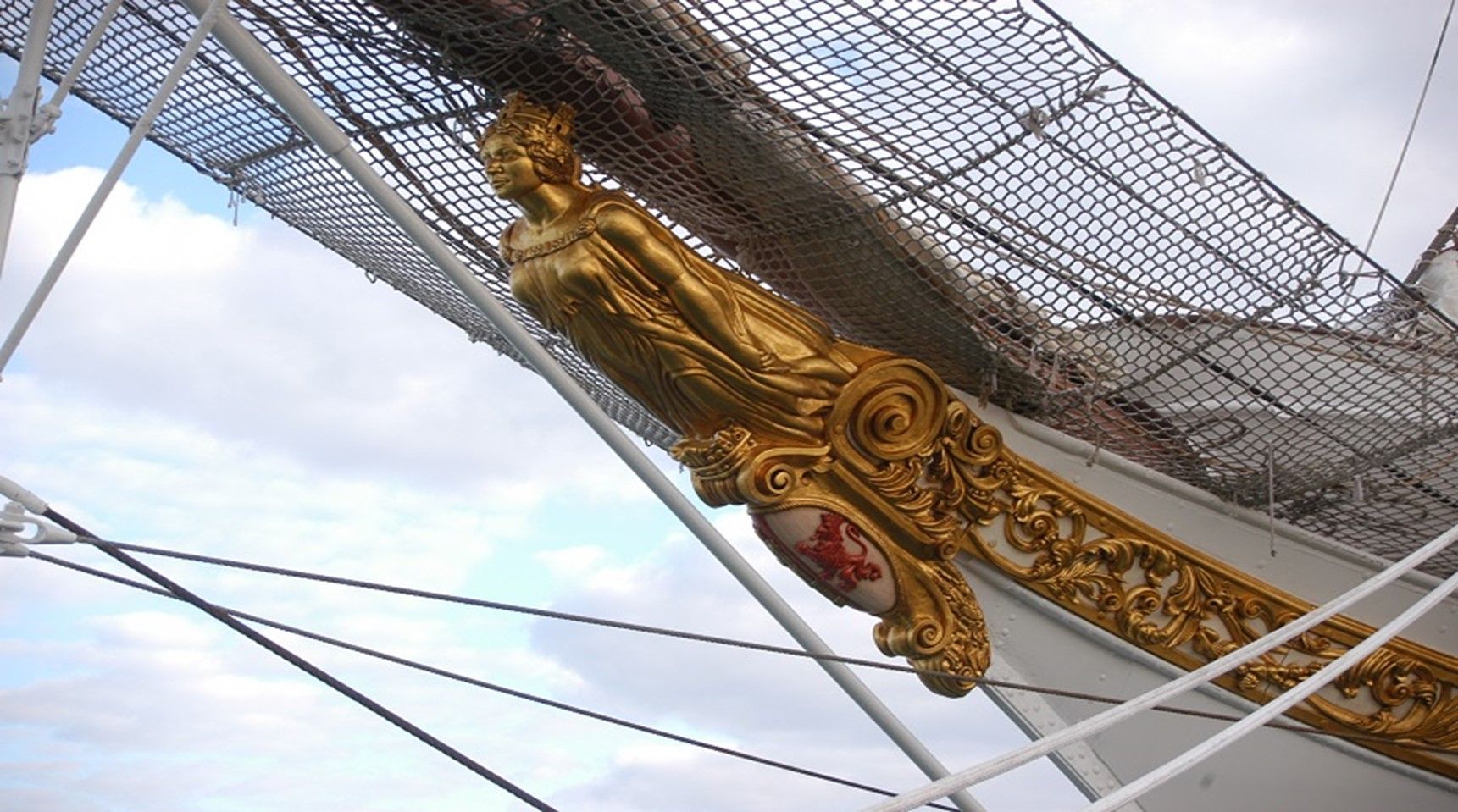 Detalle mascaron de proa Minerva del J.S Elcano. Fuente: Armada Española.