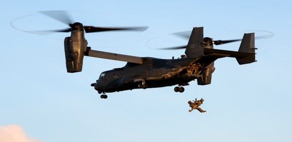 Componentes de unidades de Operaciones Especiales del Air Force realizan ejercicios en un CV 22B Osprey. Fuente Mando de Operaciones Especiales del AIRFORCE