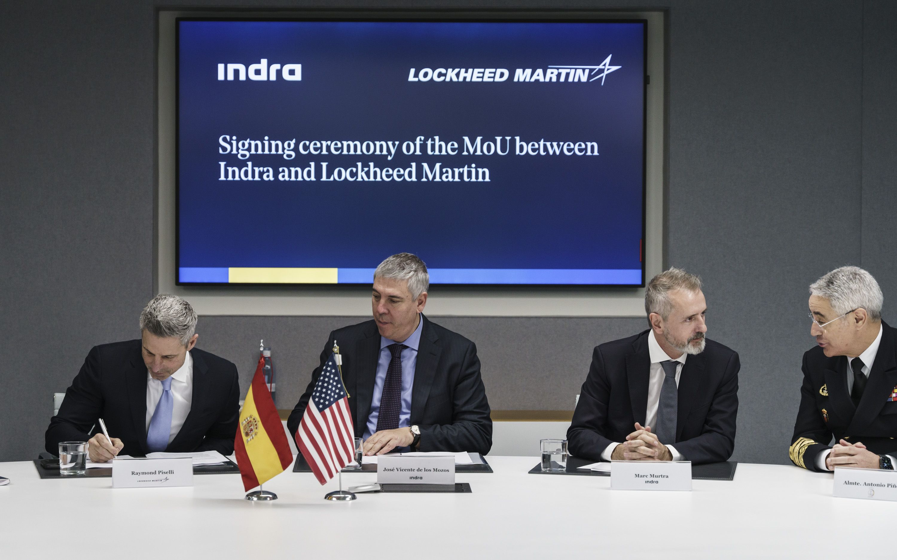 Imagen de la firma entre Lockheed Martin e Indra.