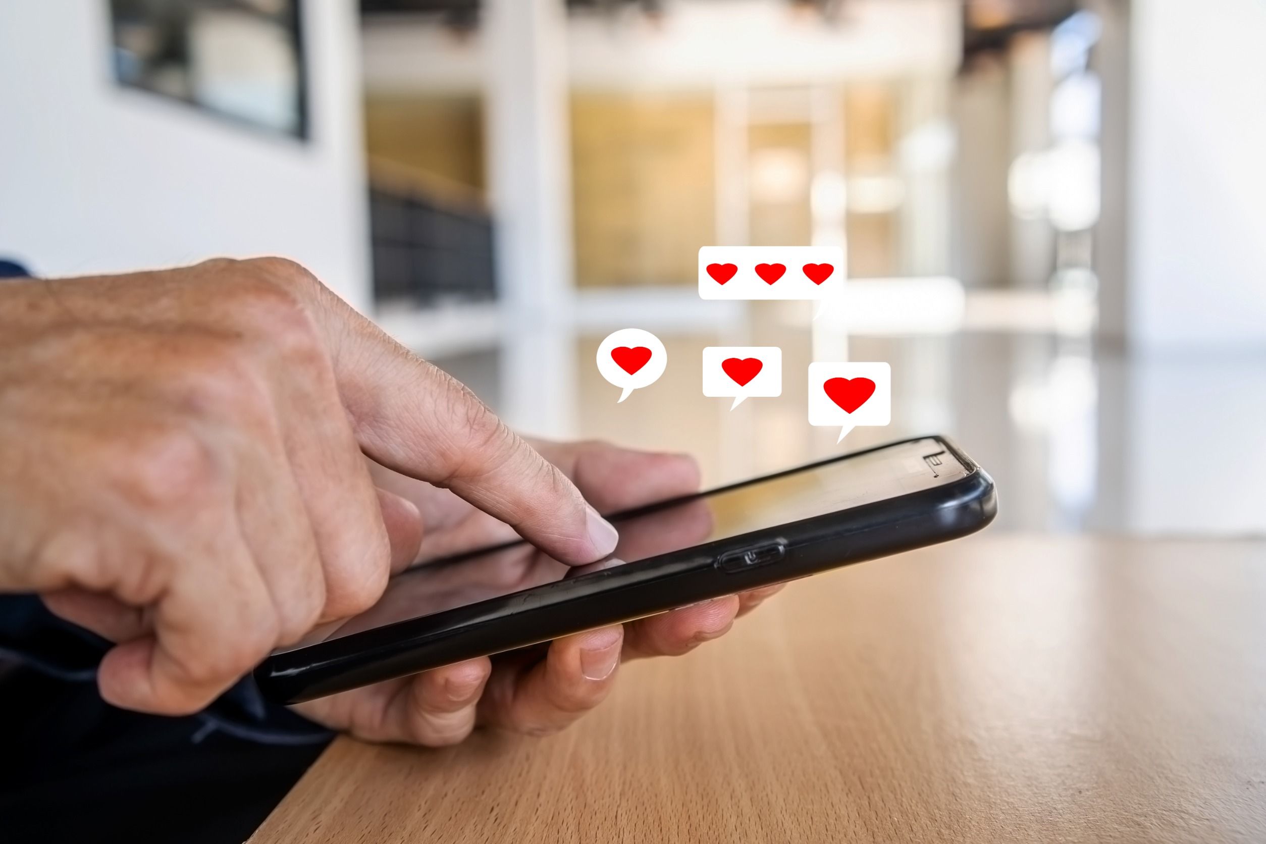 La Guardia Civil quiere que los ciudadanos sepan cómo no caer en una "Romance Scam".