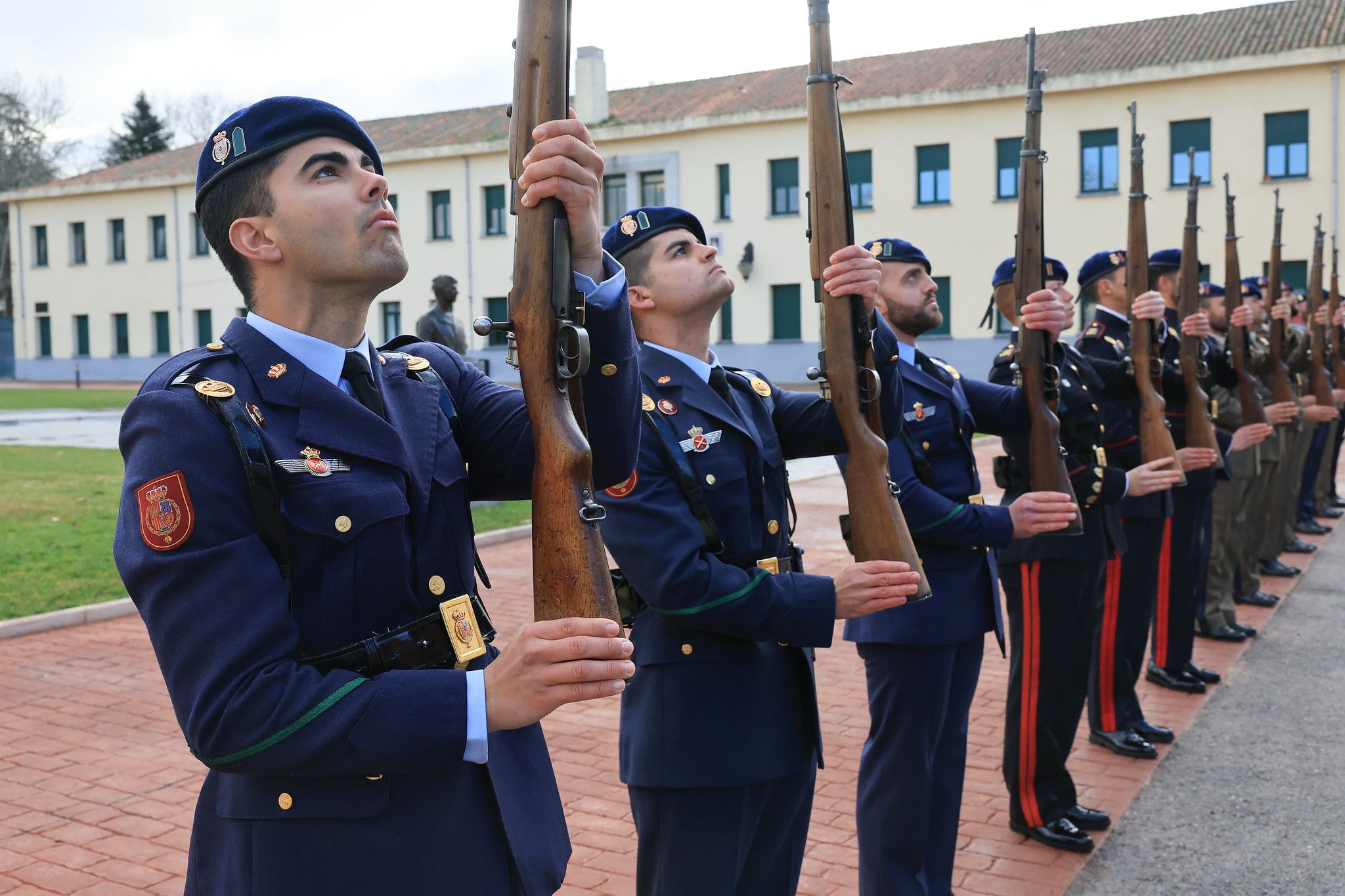 Visita de la ministra de Defensa a los cuarteles de la Guardia Real. Visita de la ministra de Defensa a los cuarteles de la Guardia Real.